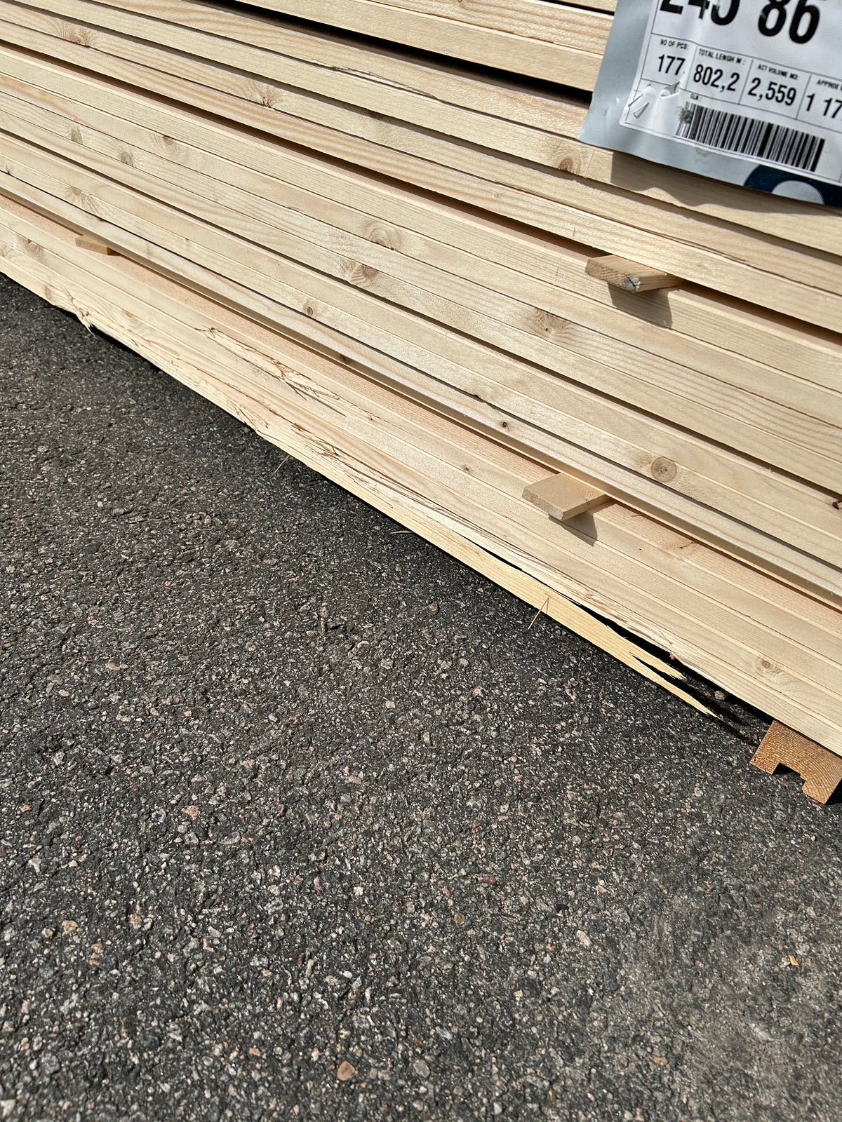 Parti Finsågade Brädor 22x145 mm – 4,20–4,80 m (Andra sortering)