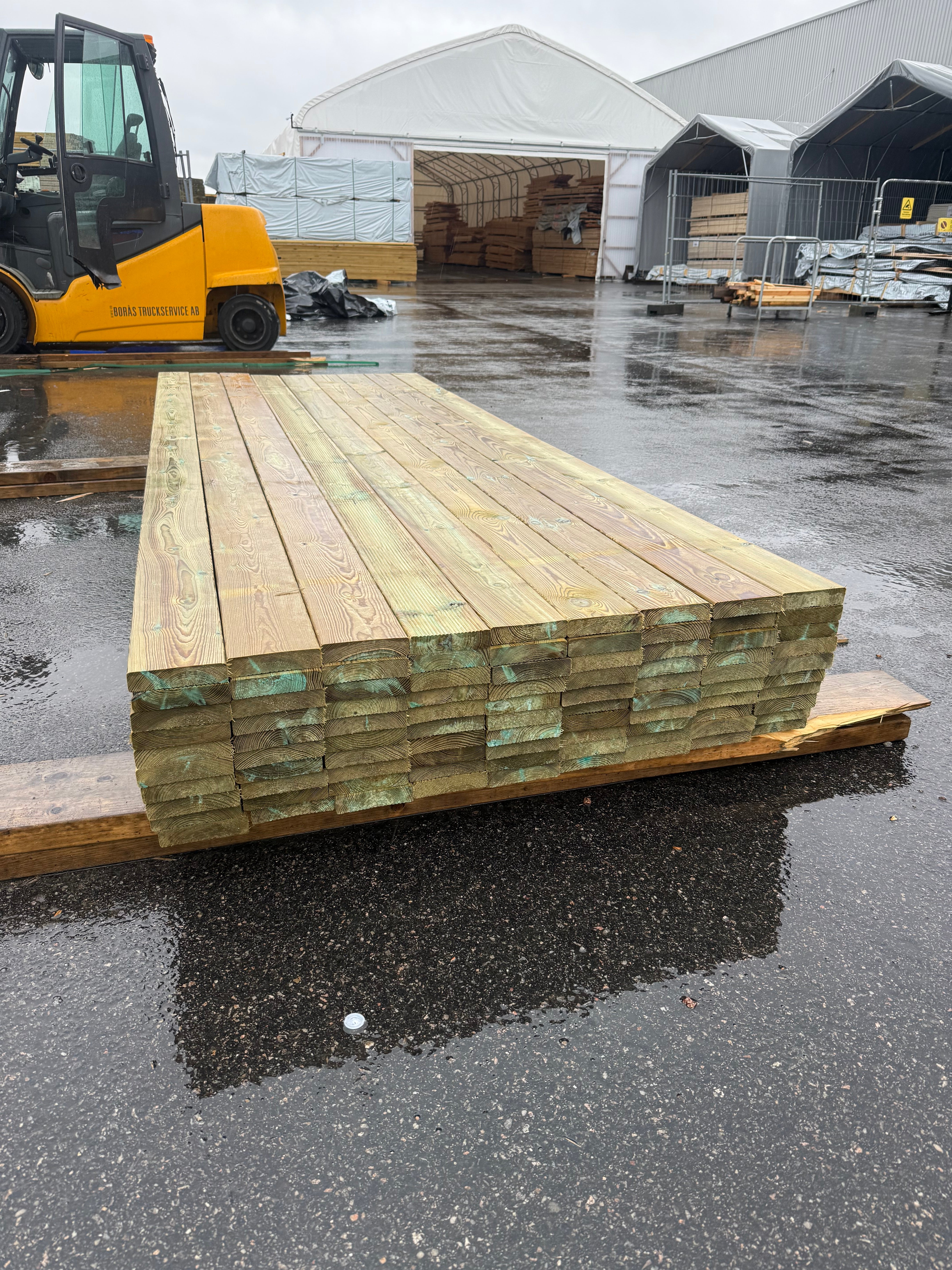 Paket Trall Rillad 28x120mm – 90 st 3.0m Tryckimpregnerad B-sort