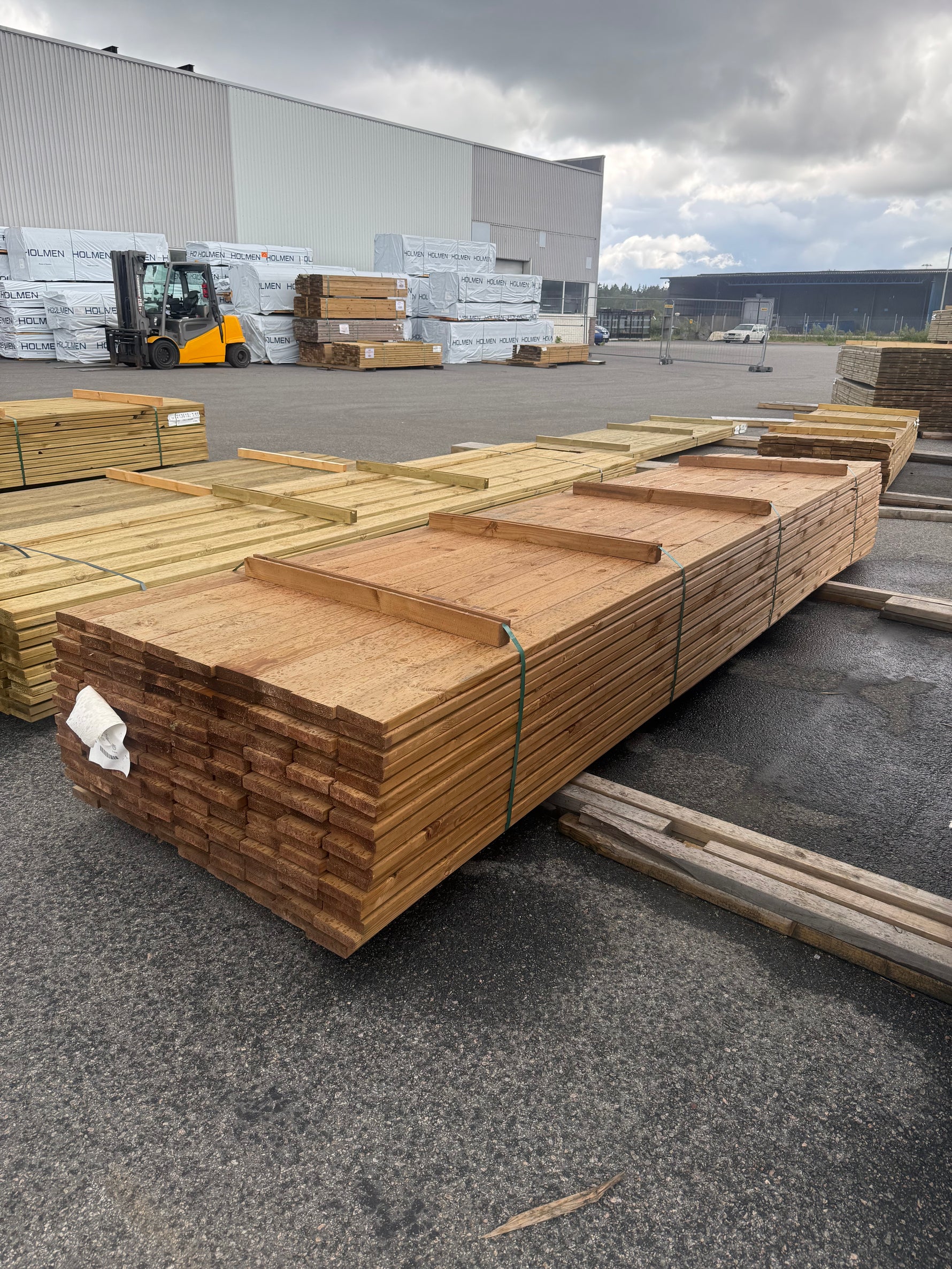 Paket Brunimpregnerad Trall 28x120mm 4.80m 153st Andra- sortering