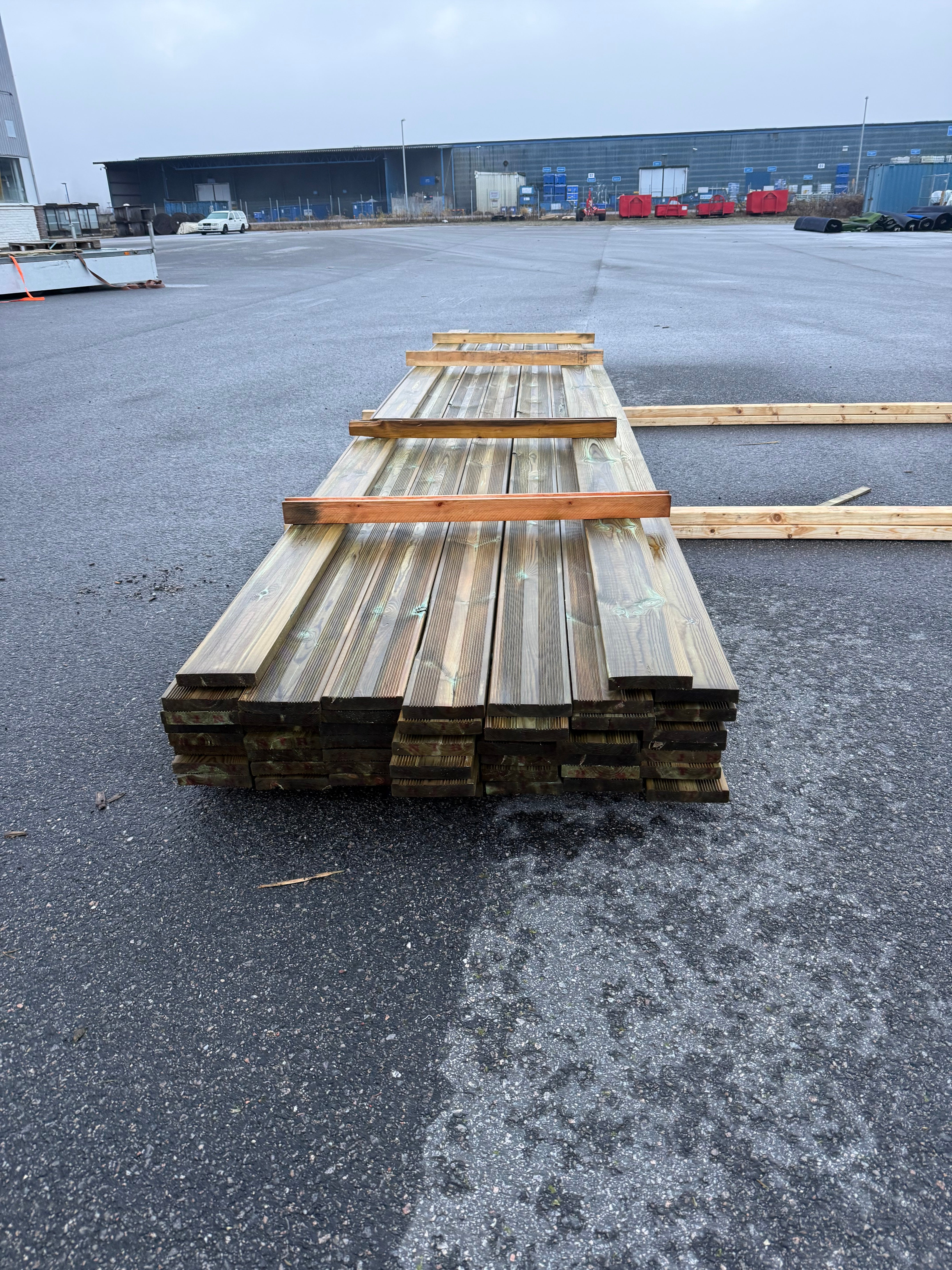 Paket Rillad Tryckimpregnerad Bräda 27x145 mm – 51 st (5,40 m)