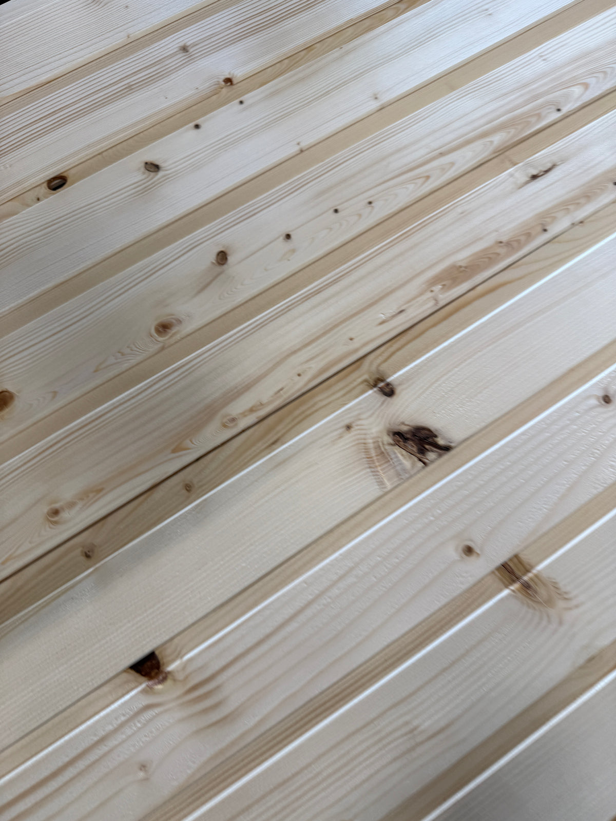 Bastupanel 12x70mm- 2,40m (Säljs per bunt) 1,2kvm- Andra Sortering