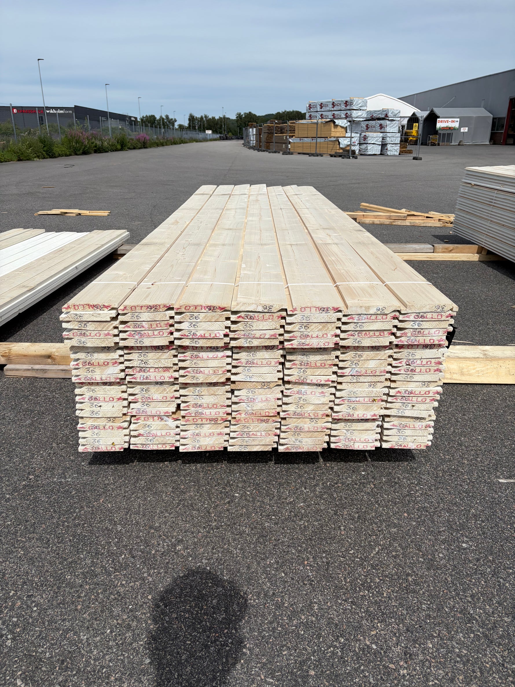 Paket Ytterpanel Enkelfas Halvspont 22x145mm, 140st 3.60m Grundmålad