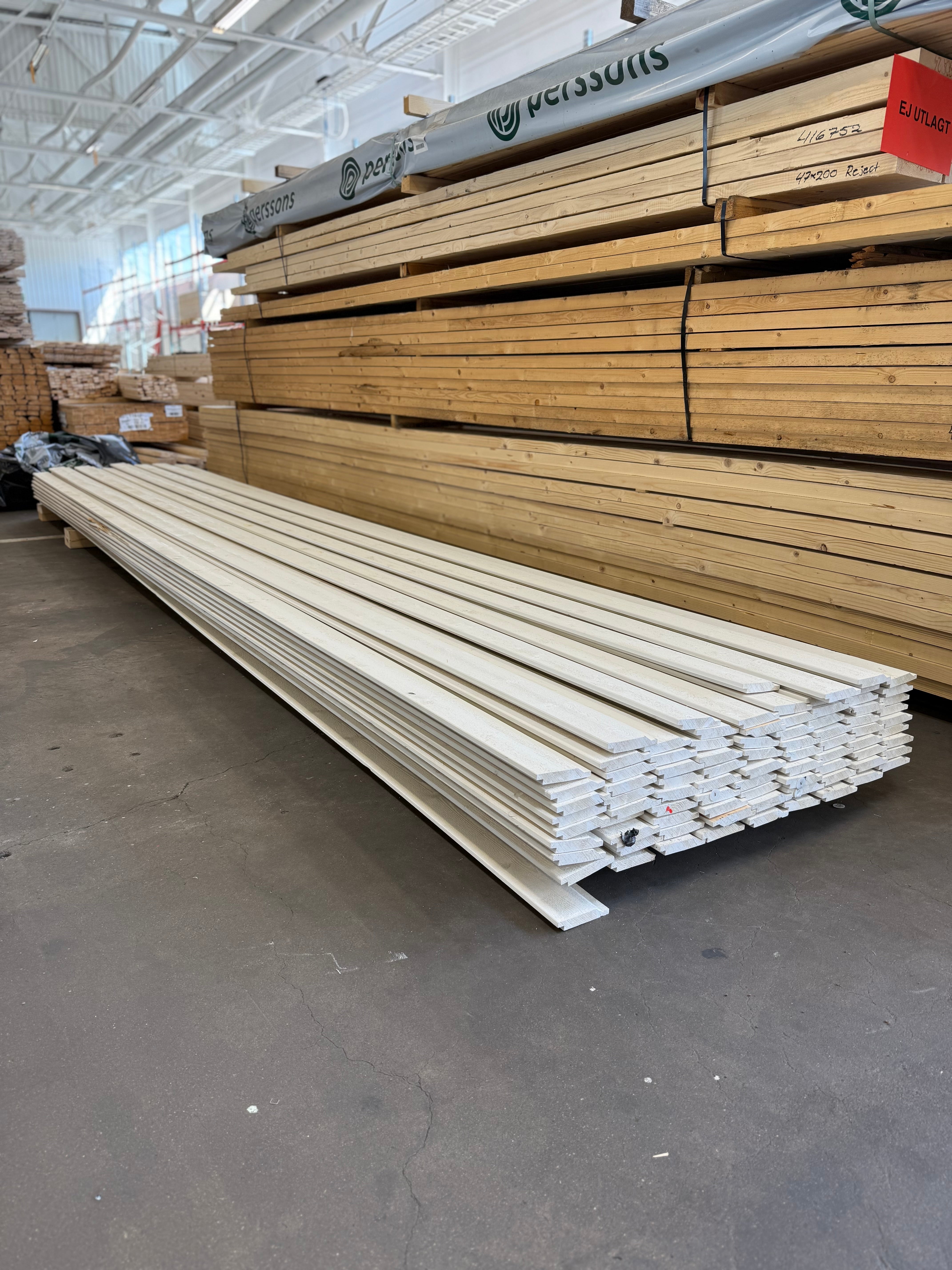 Paket Falsad Enkelfasspont 22x120 mm – 5,40 m – 86 st – Grund + Mellanstruken Vit