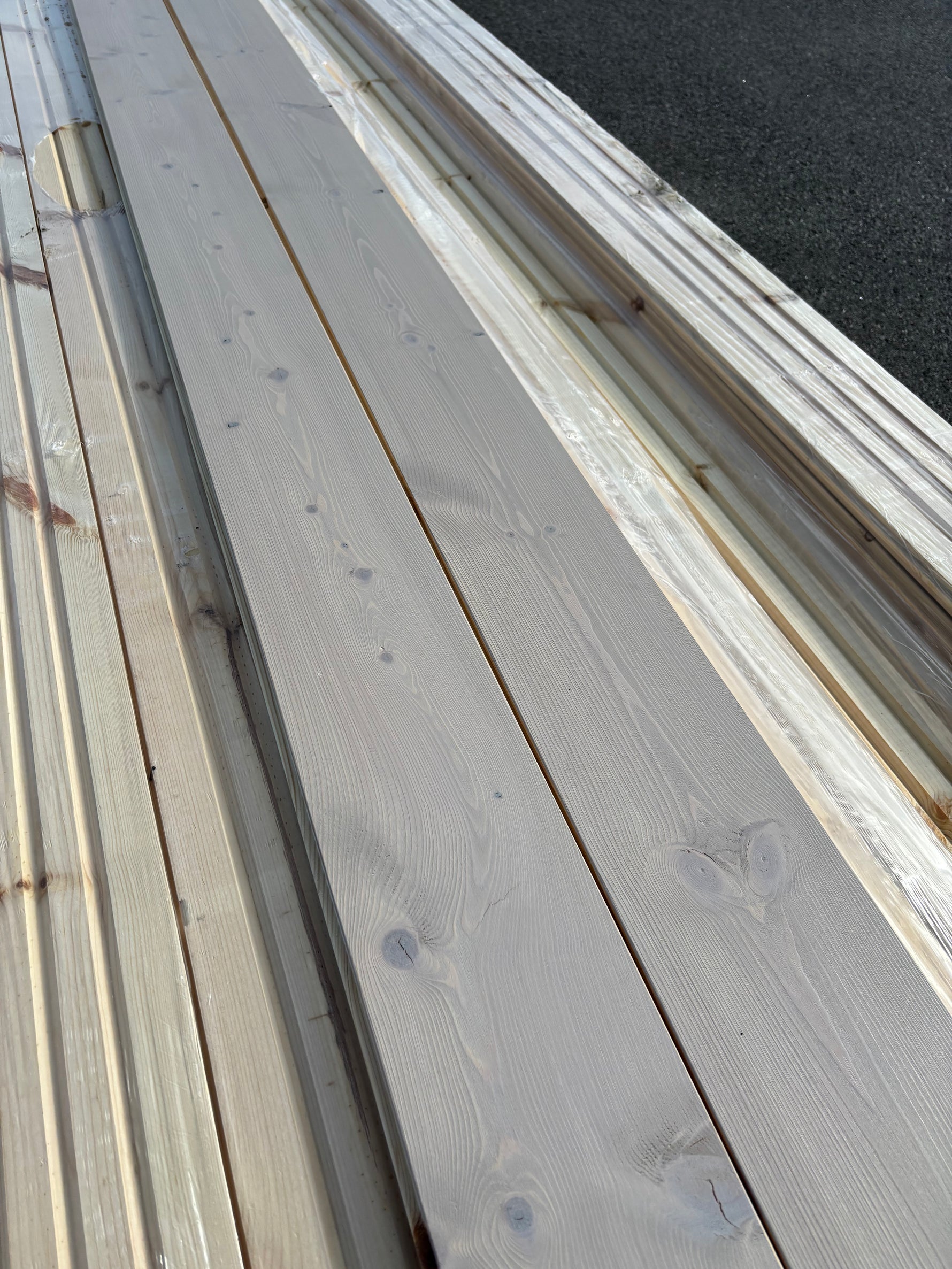 Parti Massivt Furugolv Borstad Ljusgrå Ekonomi 25x160 mm – ca 79,87 m²