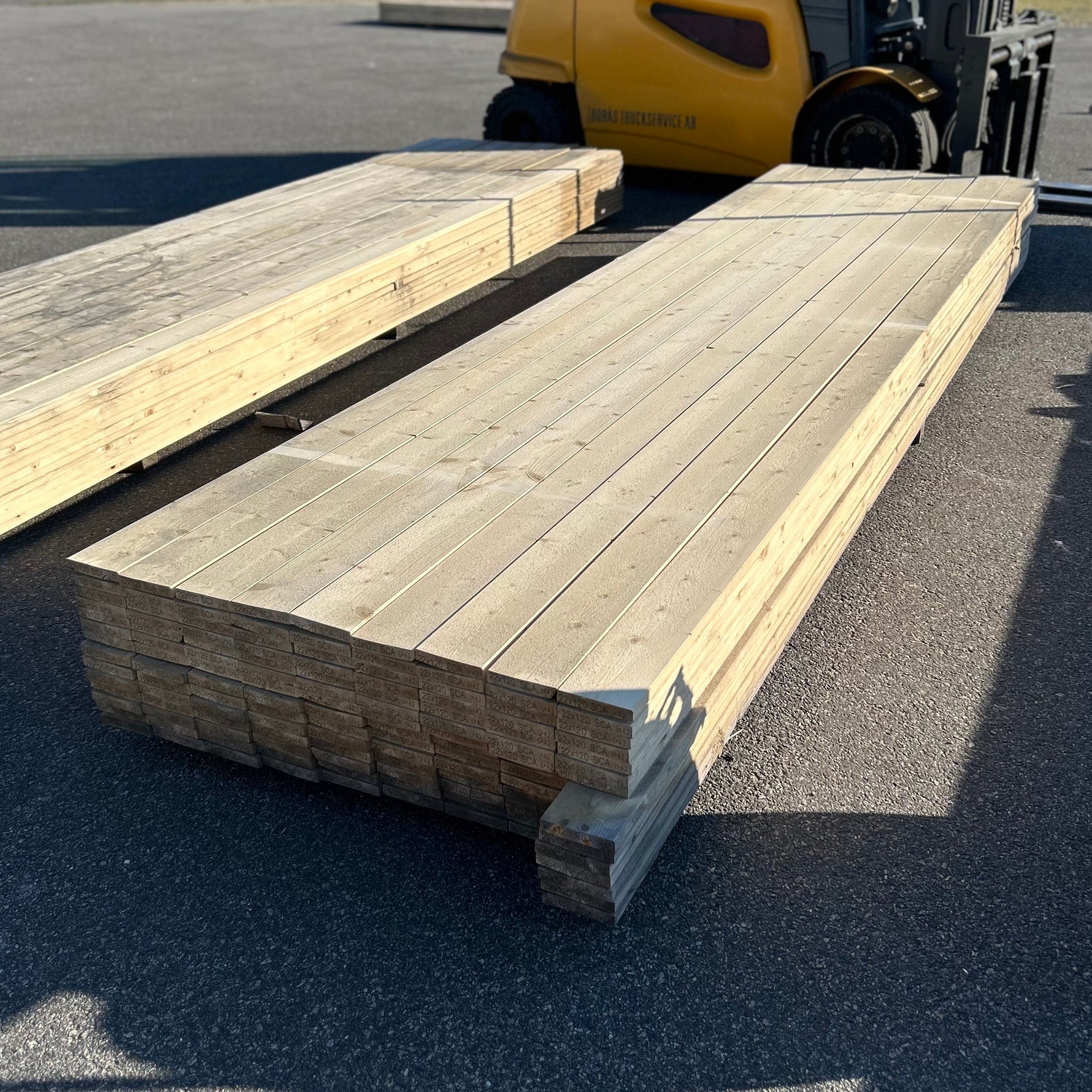 Paket Finsågade Brädor 22x120mm, 126st 4.20m- Väderbitet