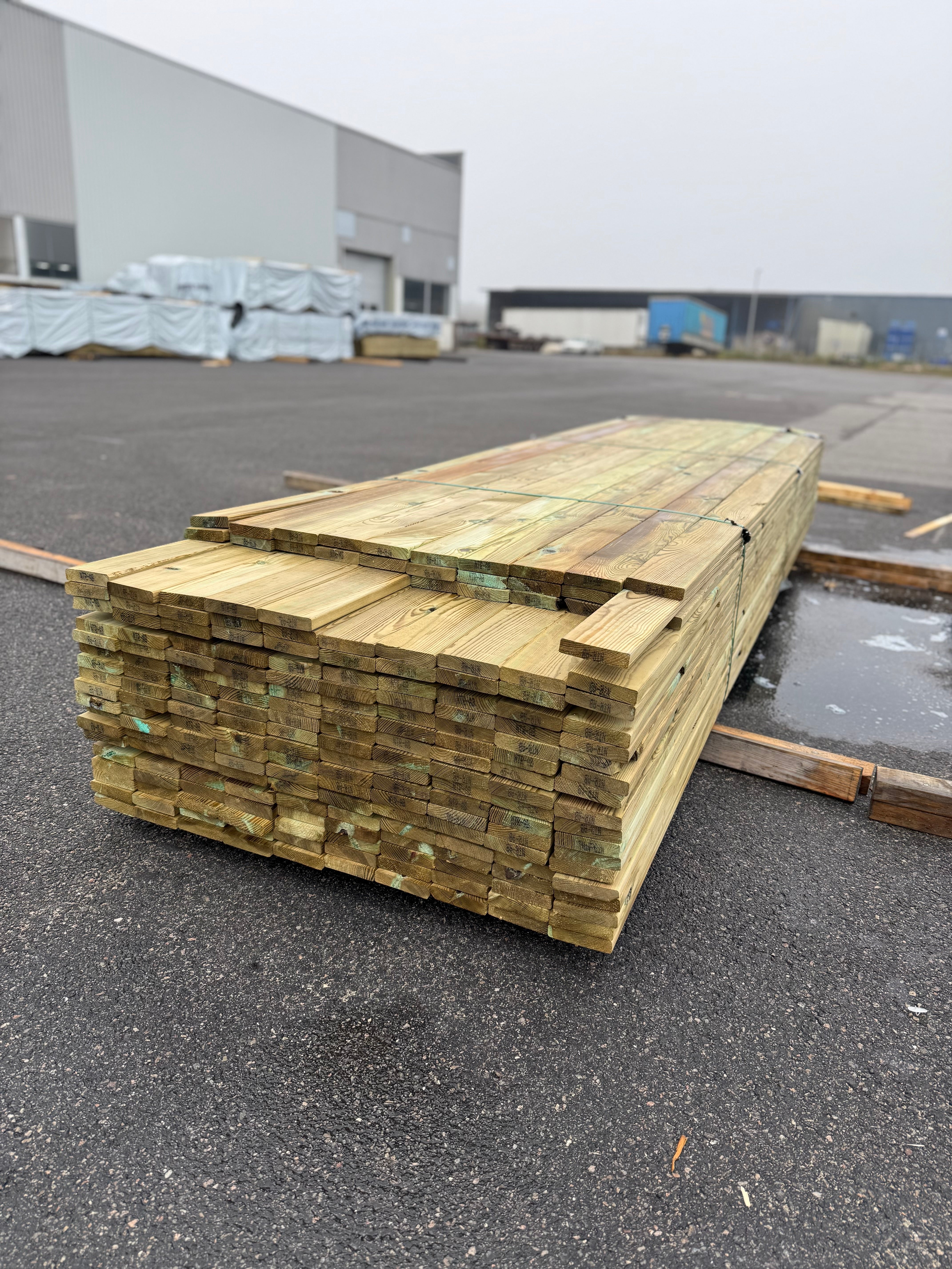 Paket Tryckimpregnerad trall 22x95 – 200 st 3,3-3,60m (B-sortering)