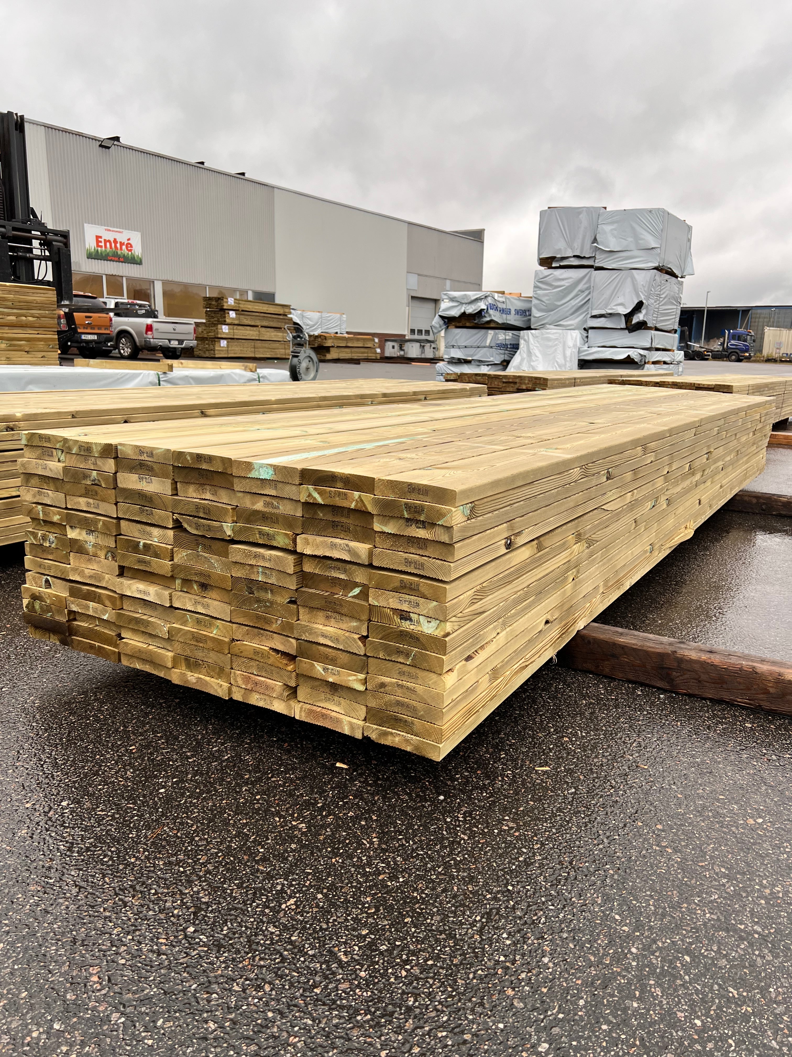 Paket Trall Rillad 28x145mm – 105 st 4.20m Tryckimpregnerad B-sort