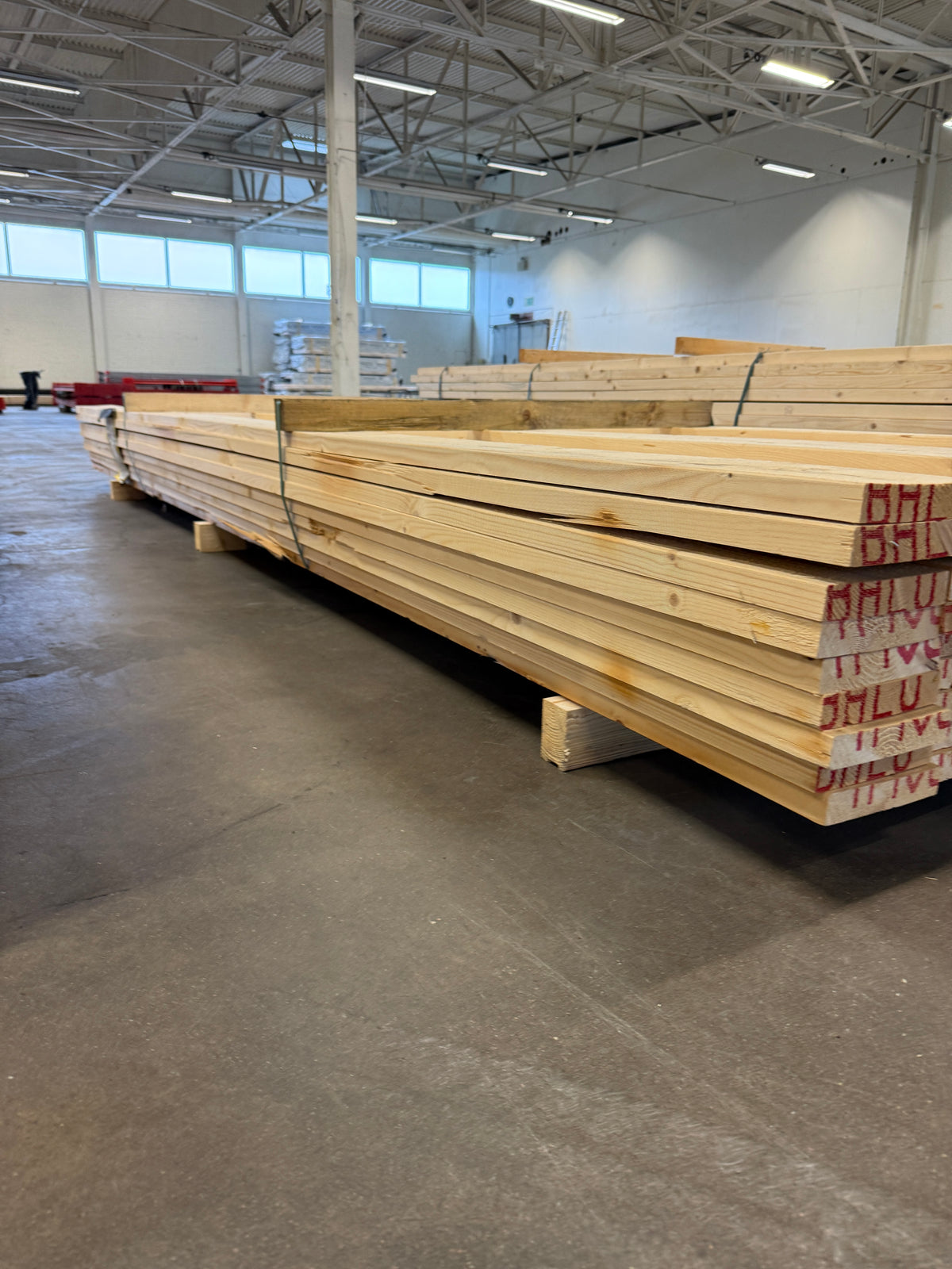 Paket Finsågade Brädor 28×145 mm – 3,90 m – 57 st