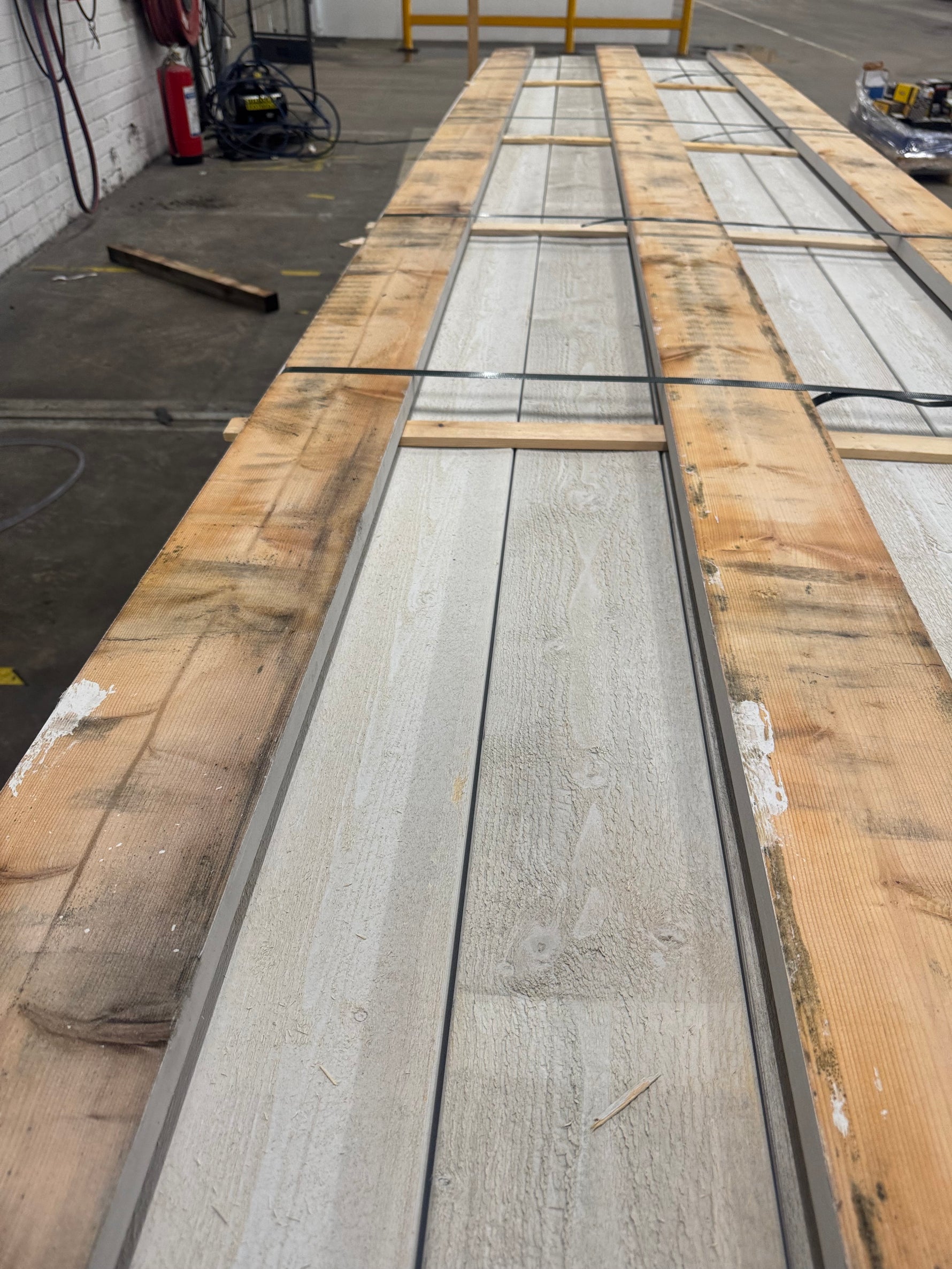 Paket Finsågad Panel 28x145mm- 4.20m, 129st vit/ljusgrå - Spirec