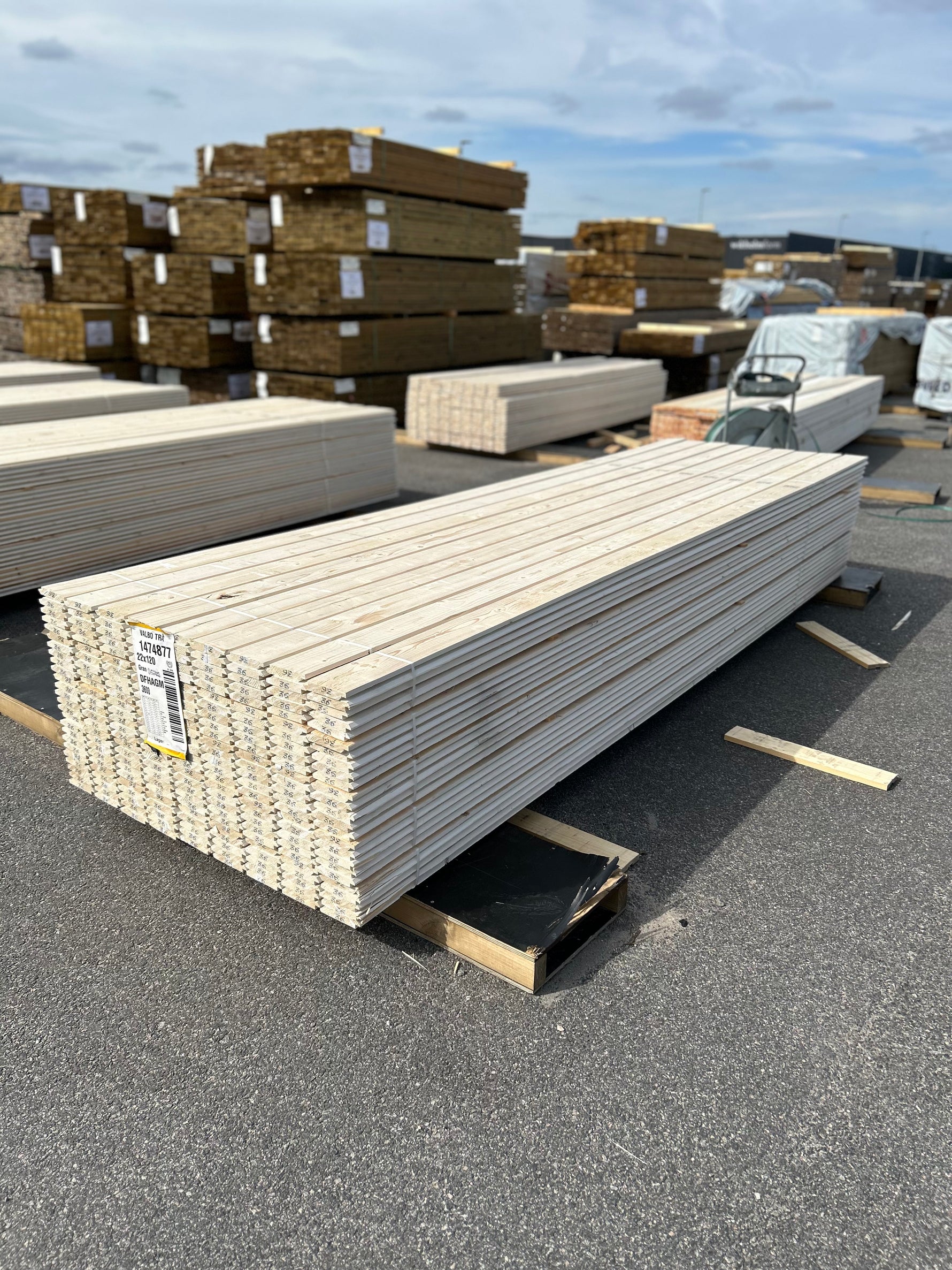 Paket Dubbelfas Halvspont 22x120mm 3,60m 225st Grundmålad