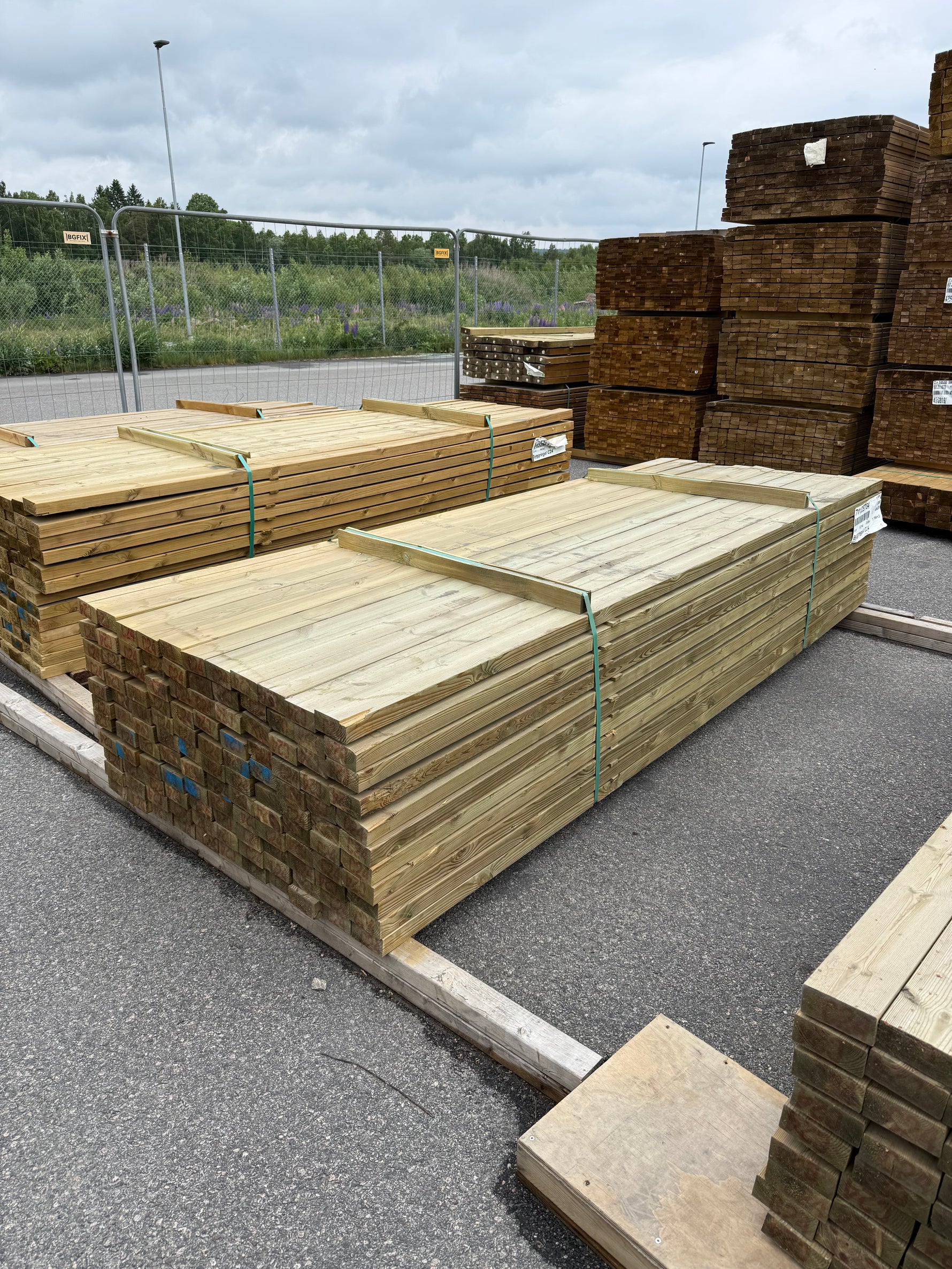 Paket Tryckimpregnerade Reglar 45x95mm 3.0m 121st NTR AB C24 vridet