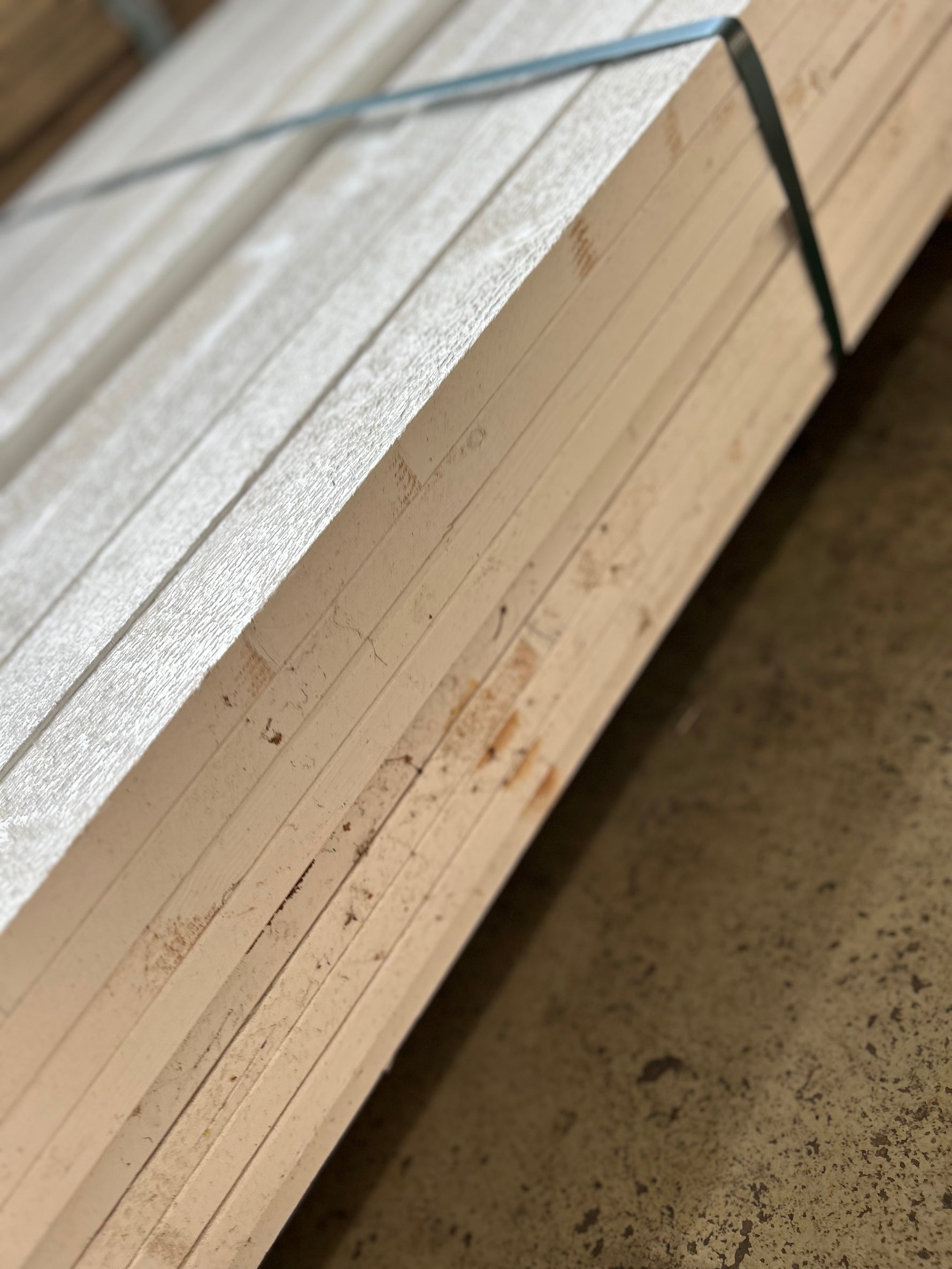 Paket Finsågade Brädor 22x70mm, 139st 5,40m- Grundmålade