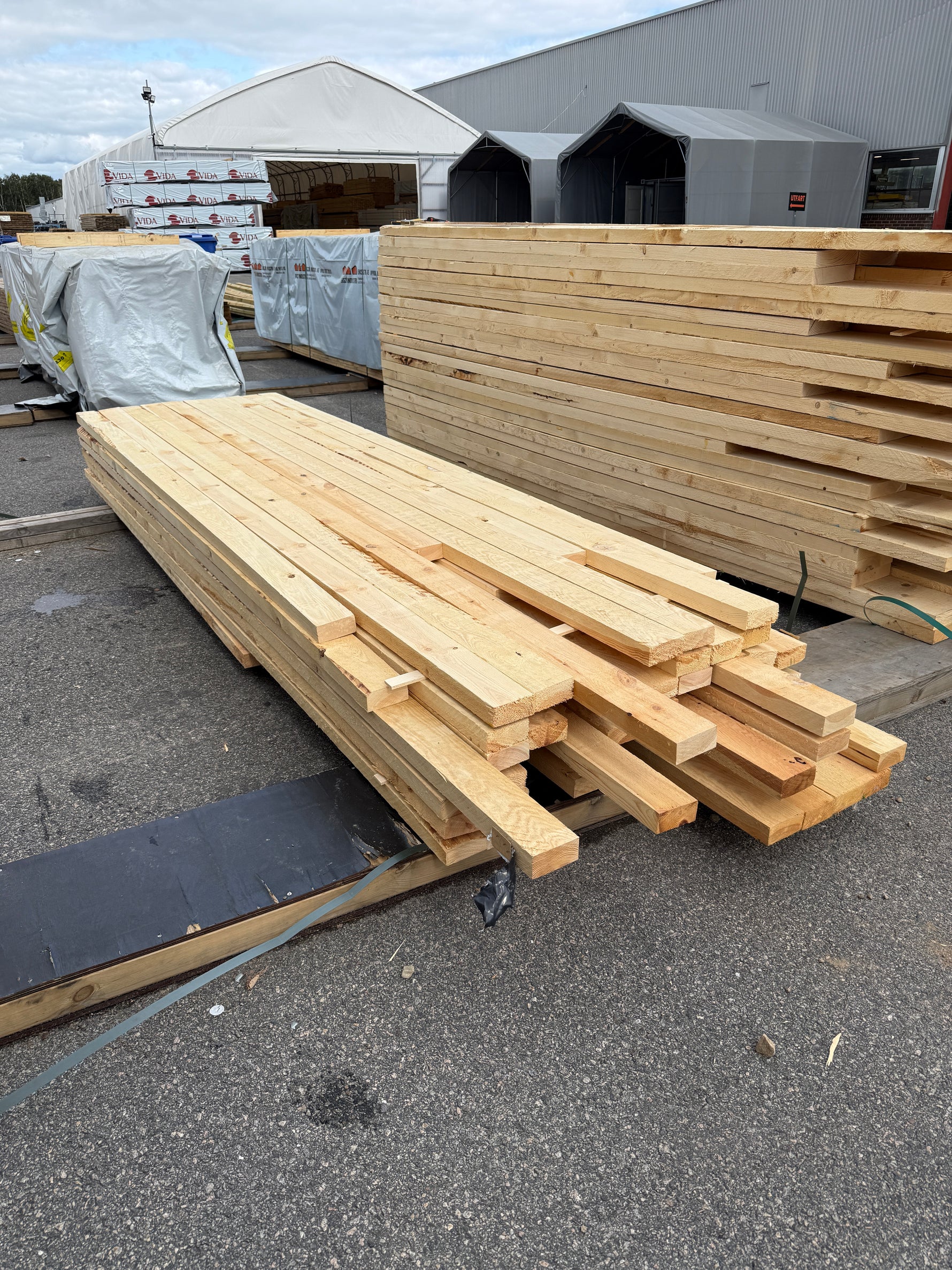Paket Ohyvlade Reglar 47×100 mm – 70 st (2.70-3.90m)