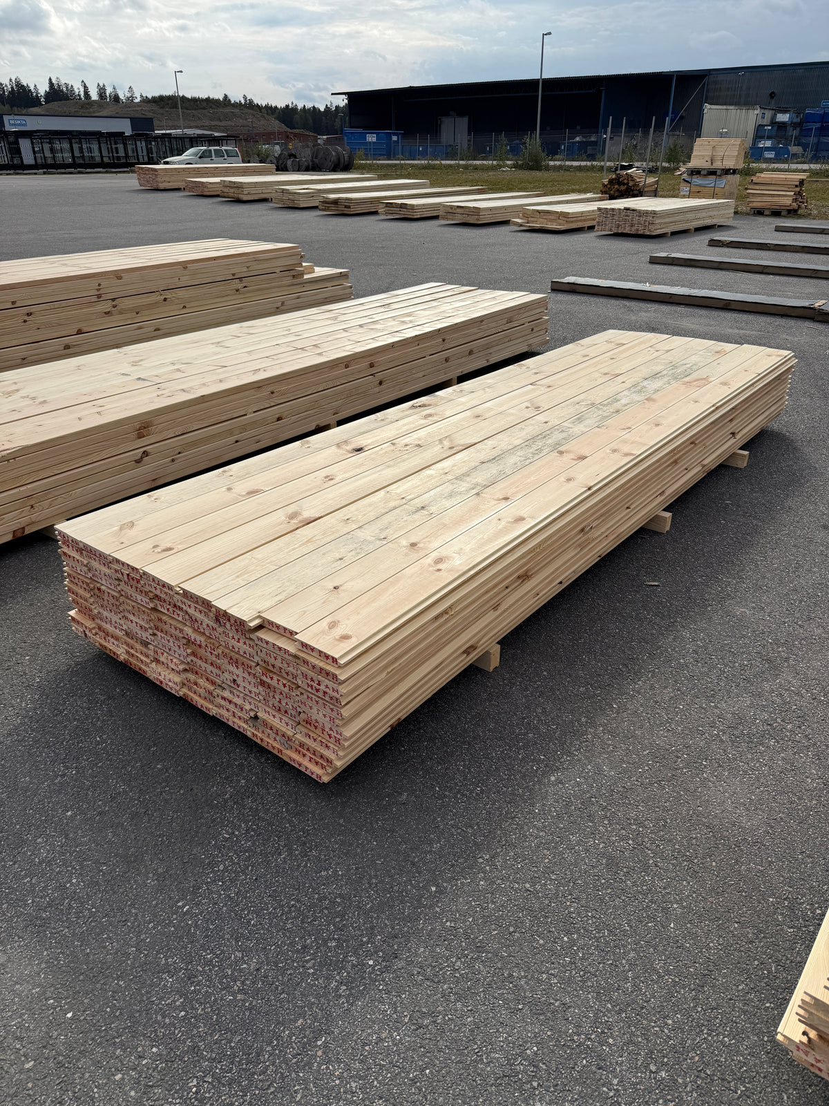 Paket Spontade Brädor 27x145mm Furu 3,60m – 96st (Andra Sortering)