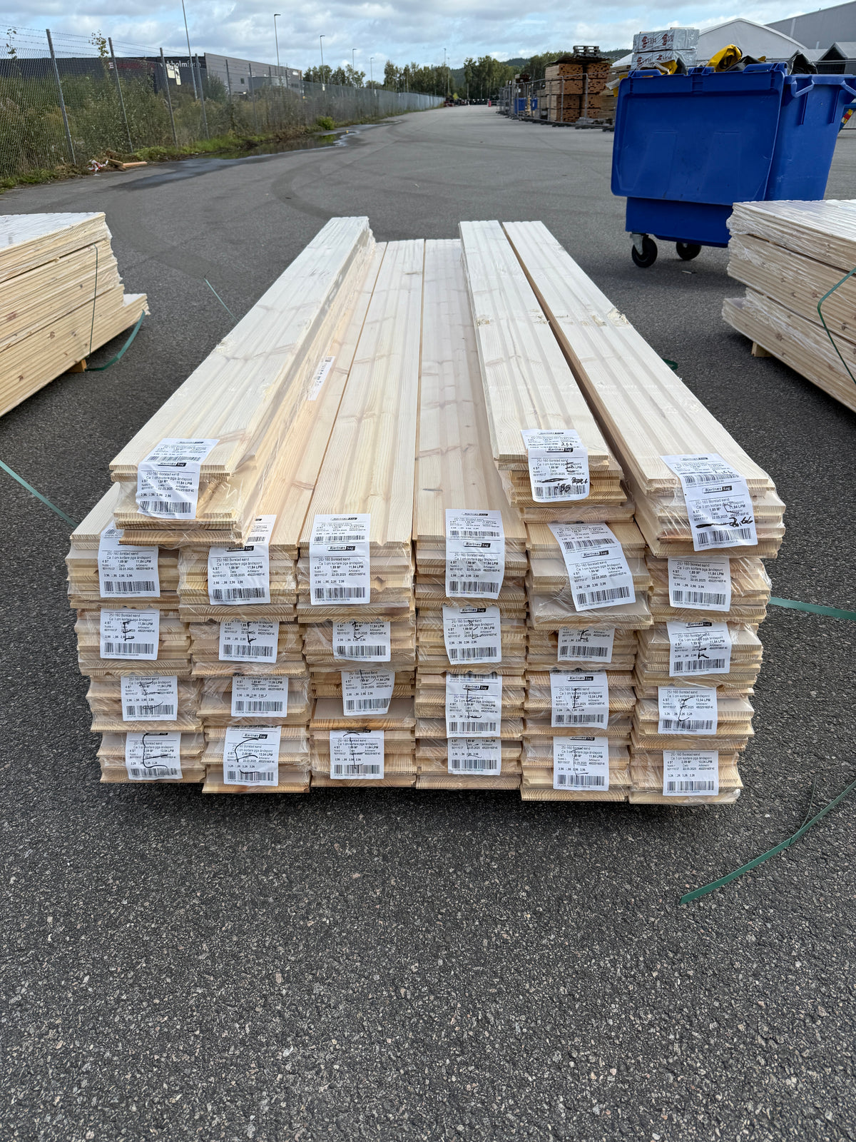Parti Massivt Furugolv Borstad Ljusgrå Ekonomi 25x160 mm – 51,92 m²