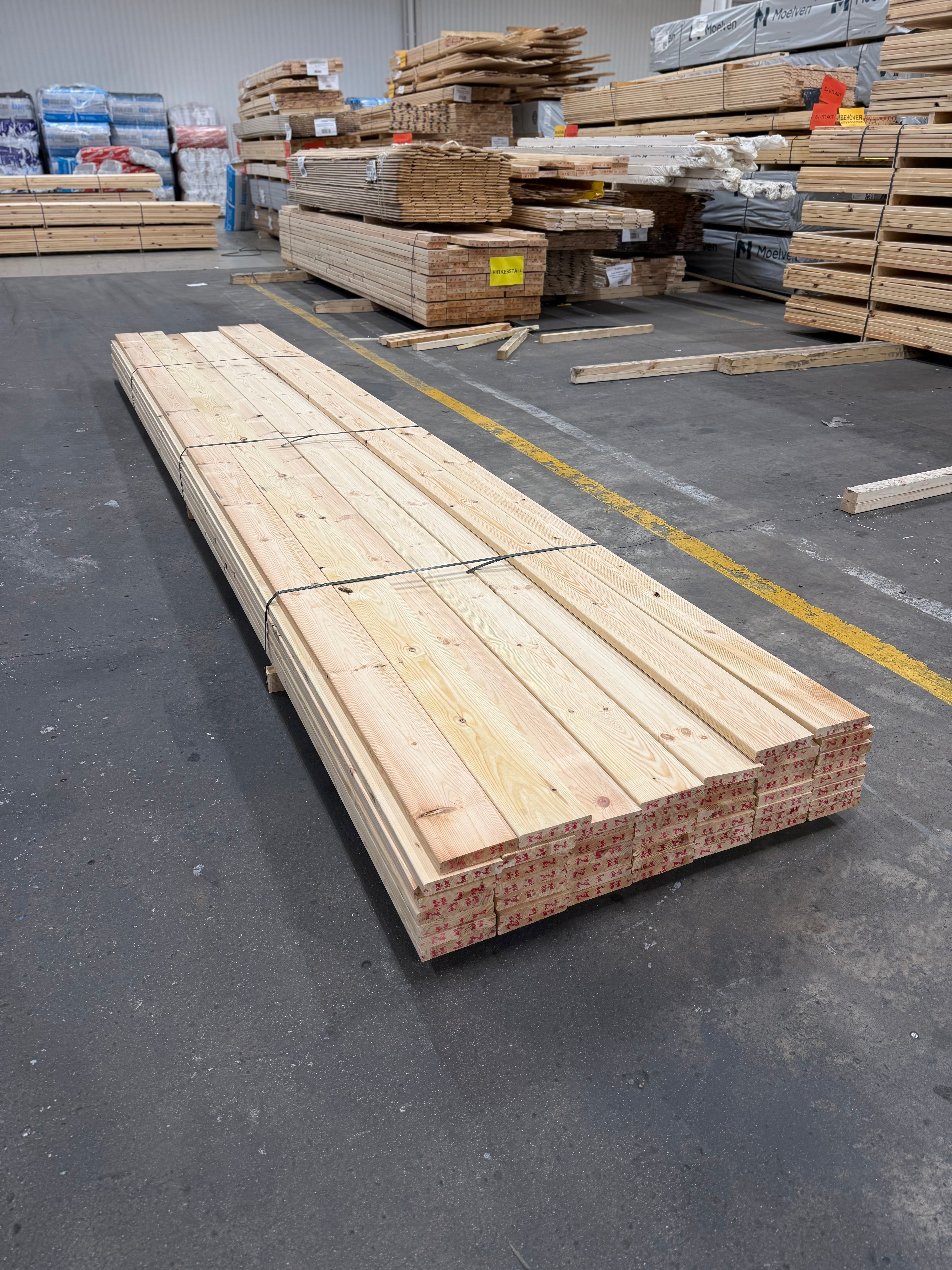 Paket Hyvlade Brädor 27x145mm 5.40m- 53st (Furu Rillad) B- sortering