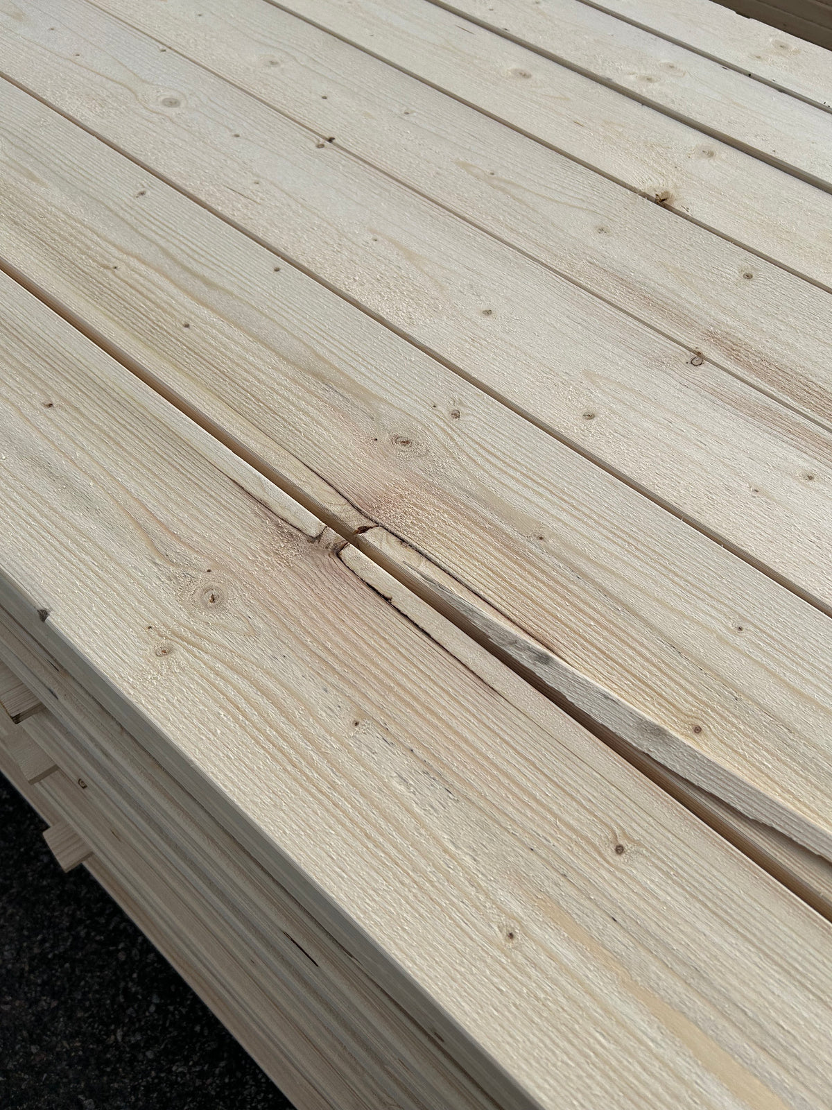 Parti Finsågade Brädor 22x145 mm – 4,20–4,80 m (Andra sortering)