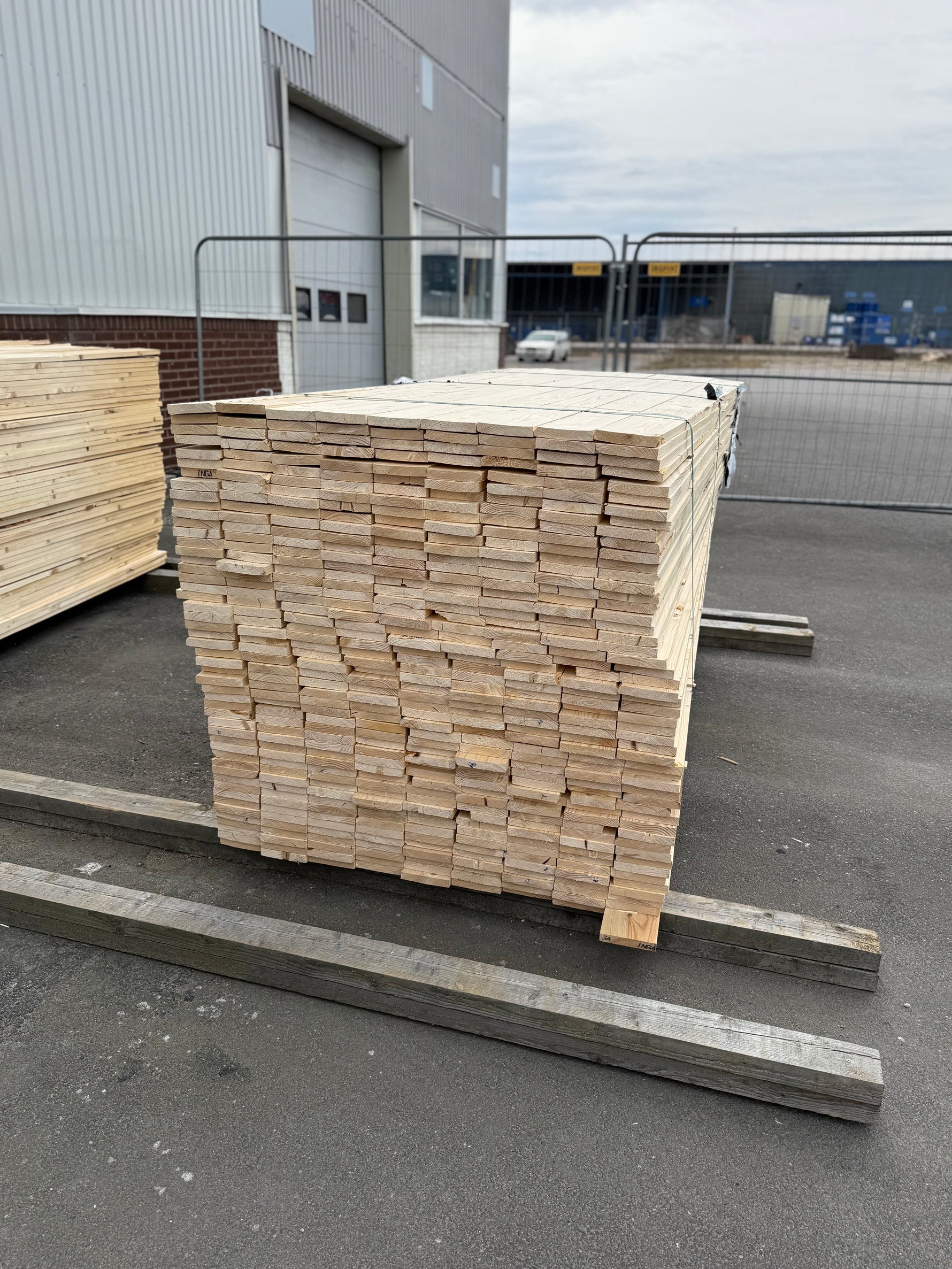 Paket Brädor 22x125mm, 450 st 2,40 m - Spirec