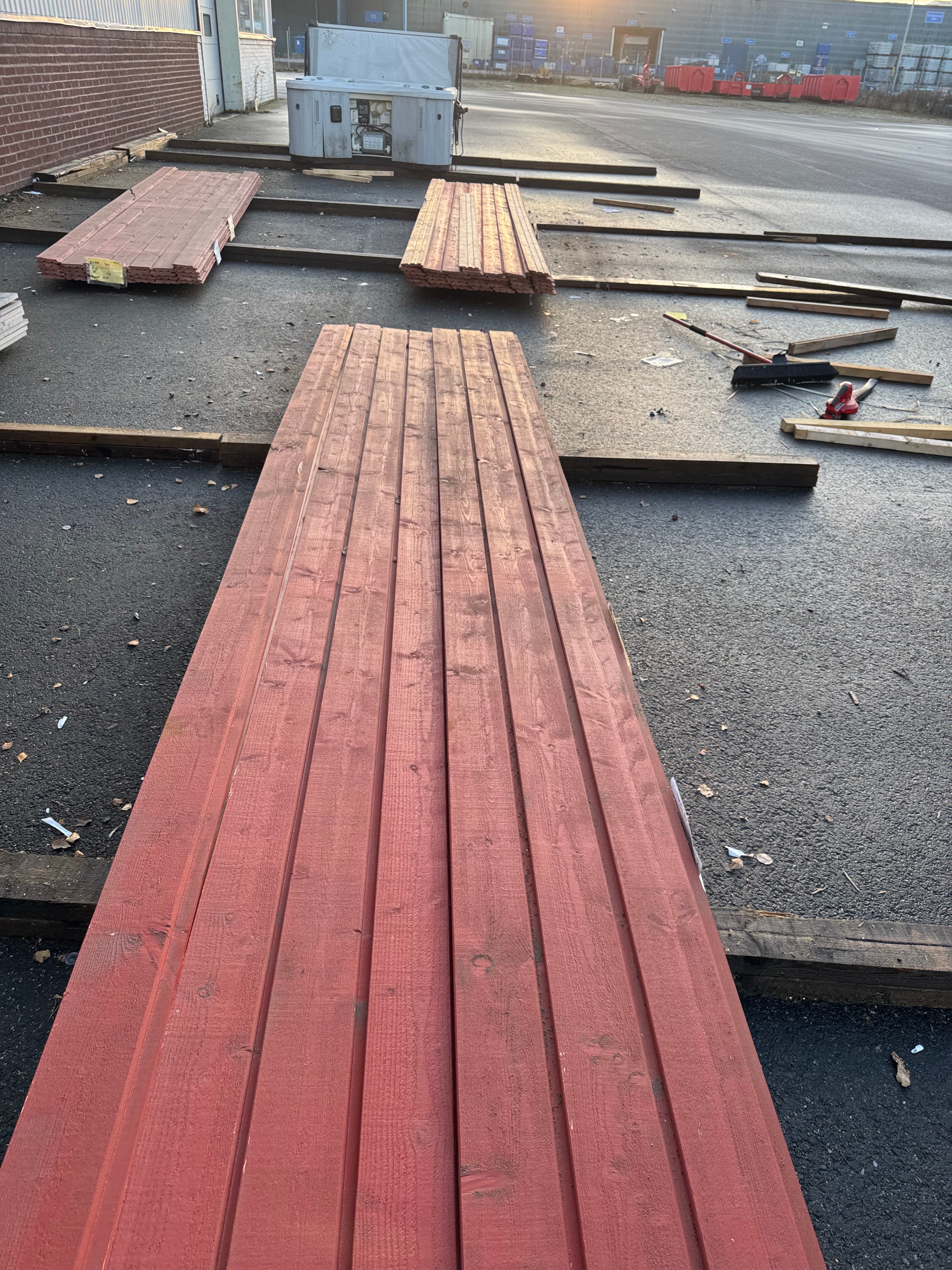 Paket Ytterpanel Falsad Enkelfas 21x147 mm – 46 st (5,10 m, Brandröd)