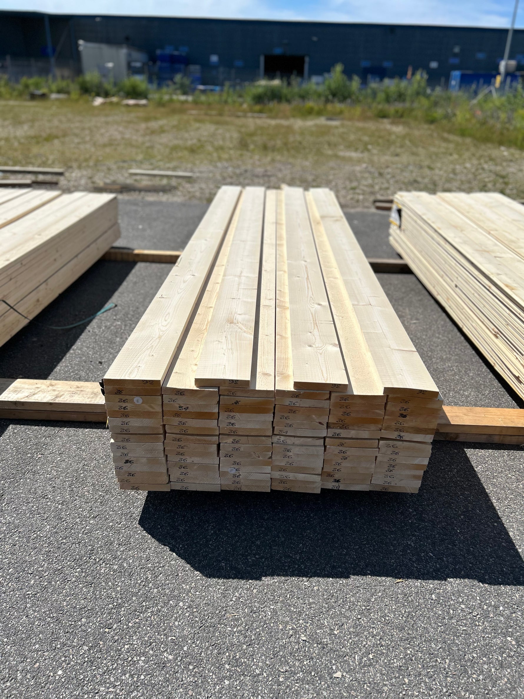 Paket Finsågade Brädor 28x170mm 88st 3.60m Obehandlade