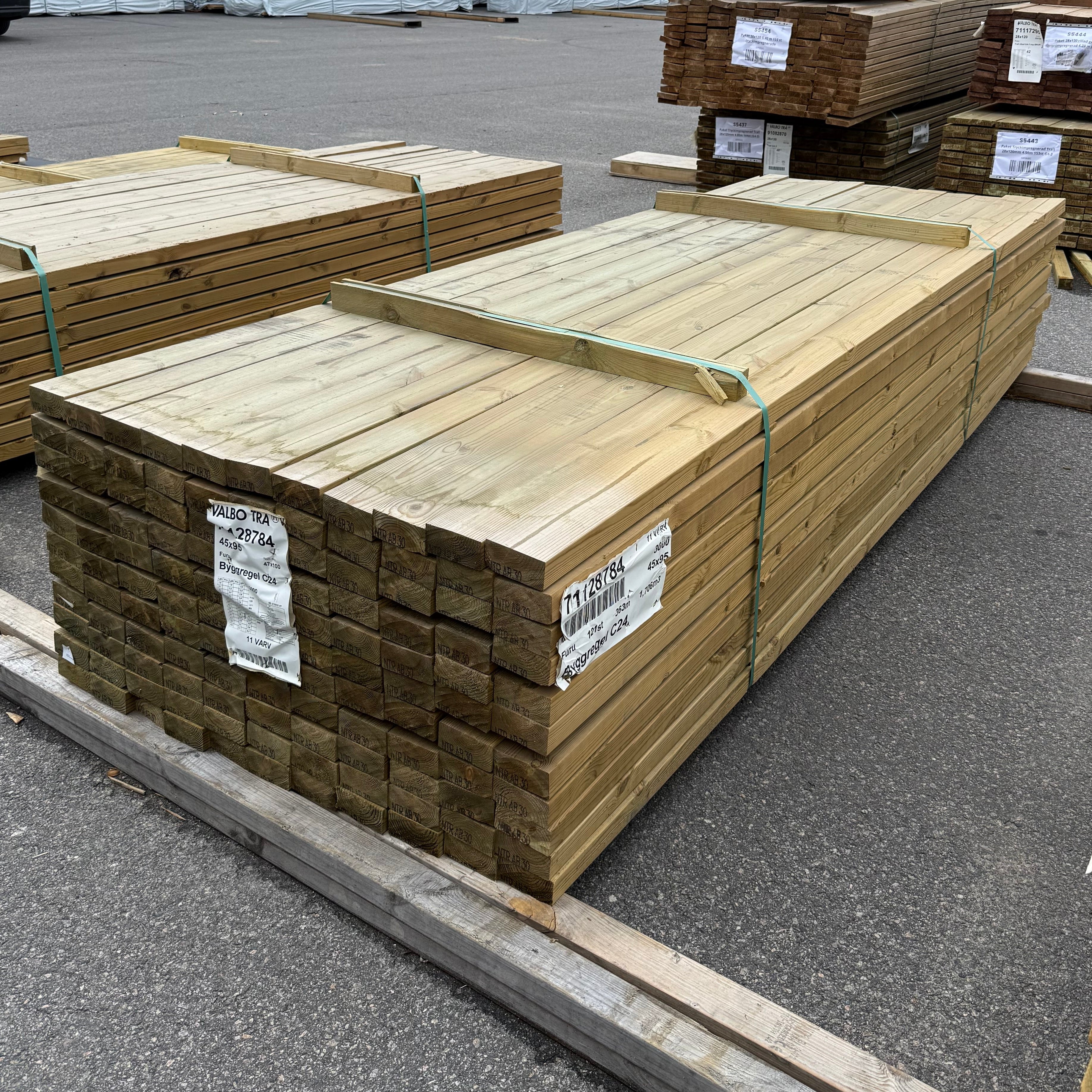 Paket Tryckimpregnerade Reglar 45x95mm 3.0m 121st NTR AB C24 vridet