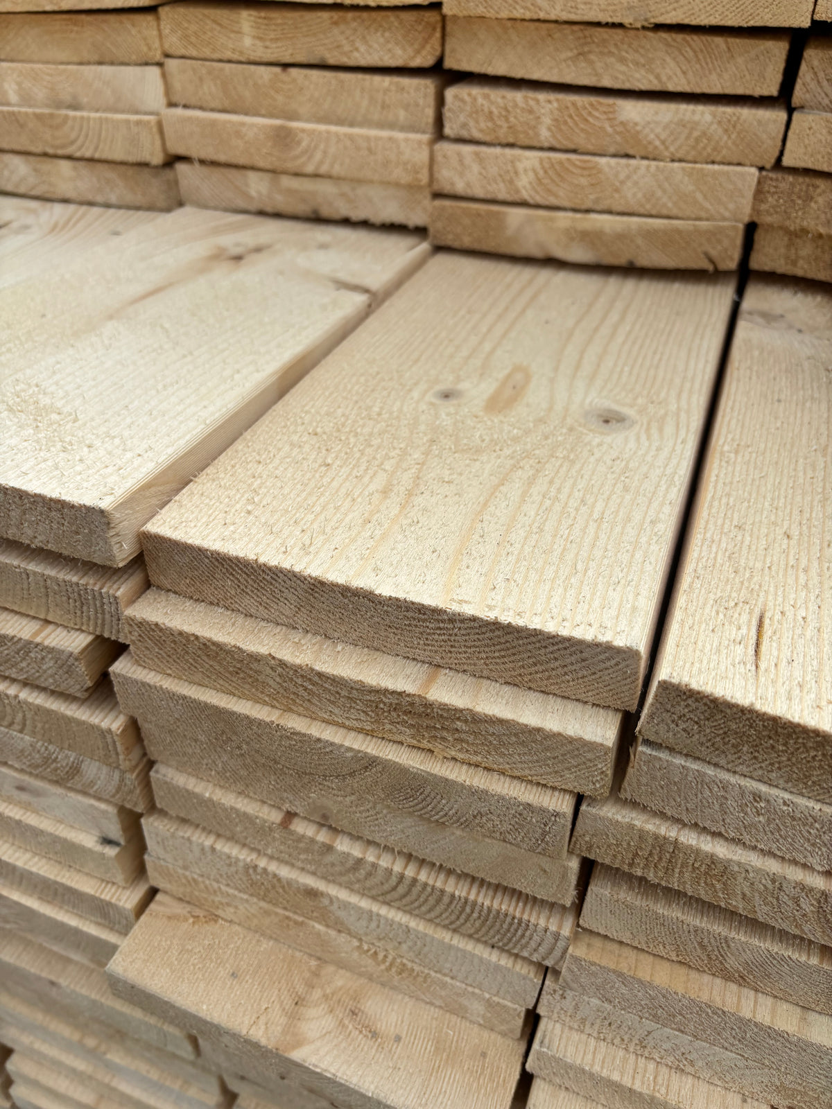 Paket Finsågade Brädor 22x145 mm – 5,10–5,40 m (B-sortering)