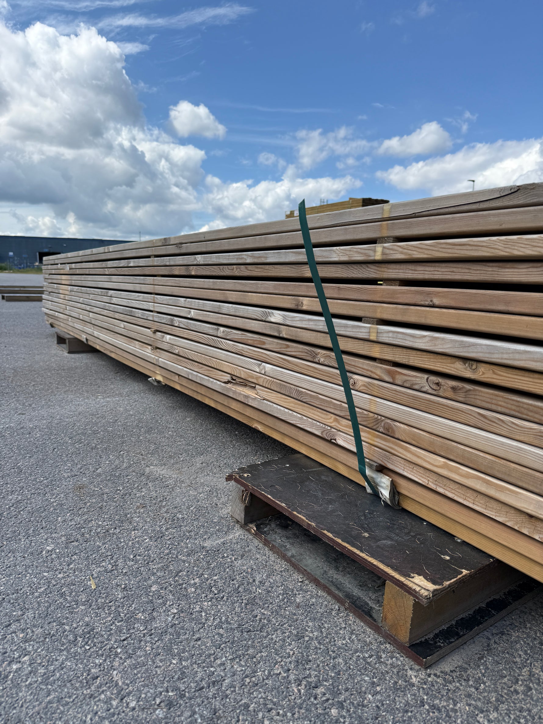 Paket Tryckimpregnerad Rillad Trall 28x120mm, 144st 5.10m- Väderbitet