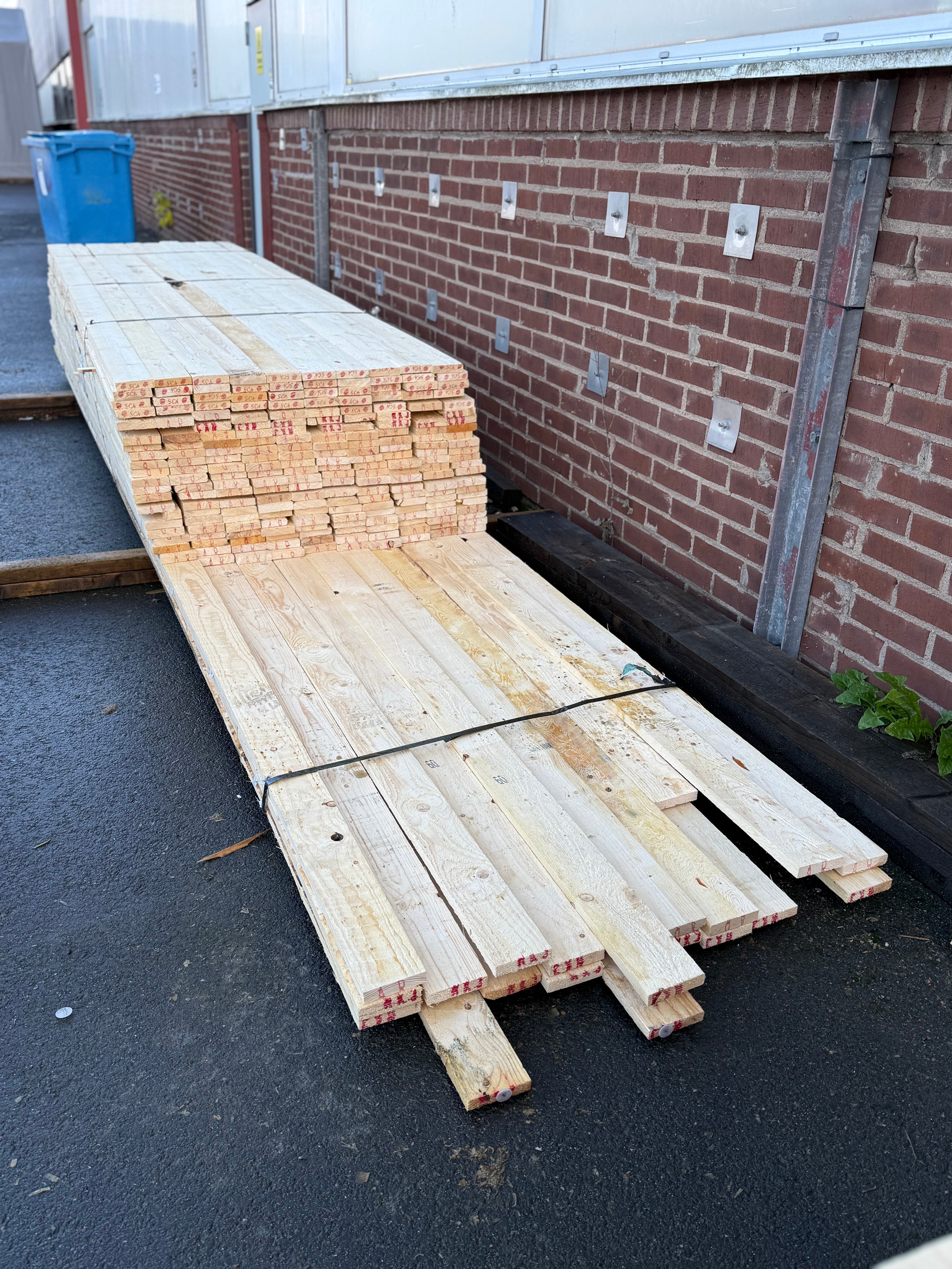 Paket Brädor 22x100mm Råsågade – 240 st (3,6–5,4 m, gran, obehandlad)