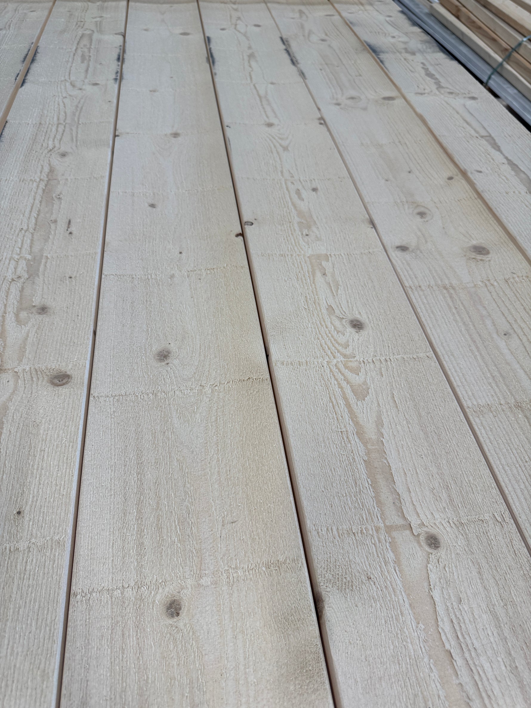 Paket Finsågad Panel 22x165mm 4,80m – 150 st Revor
