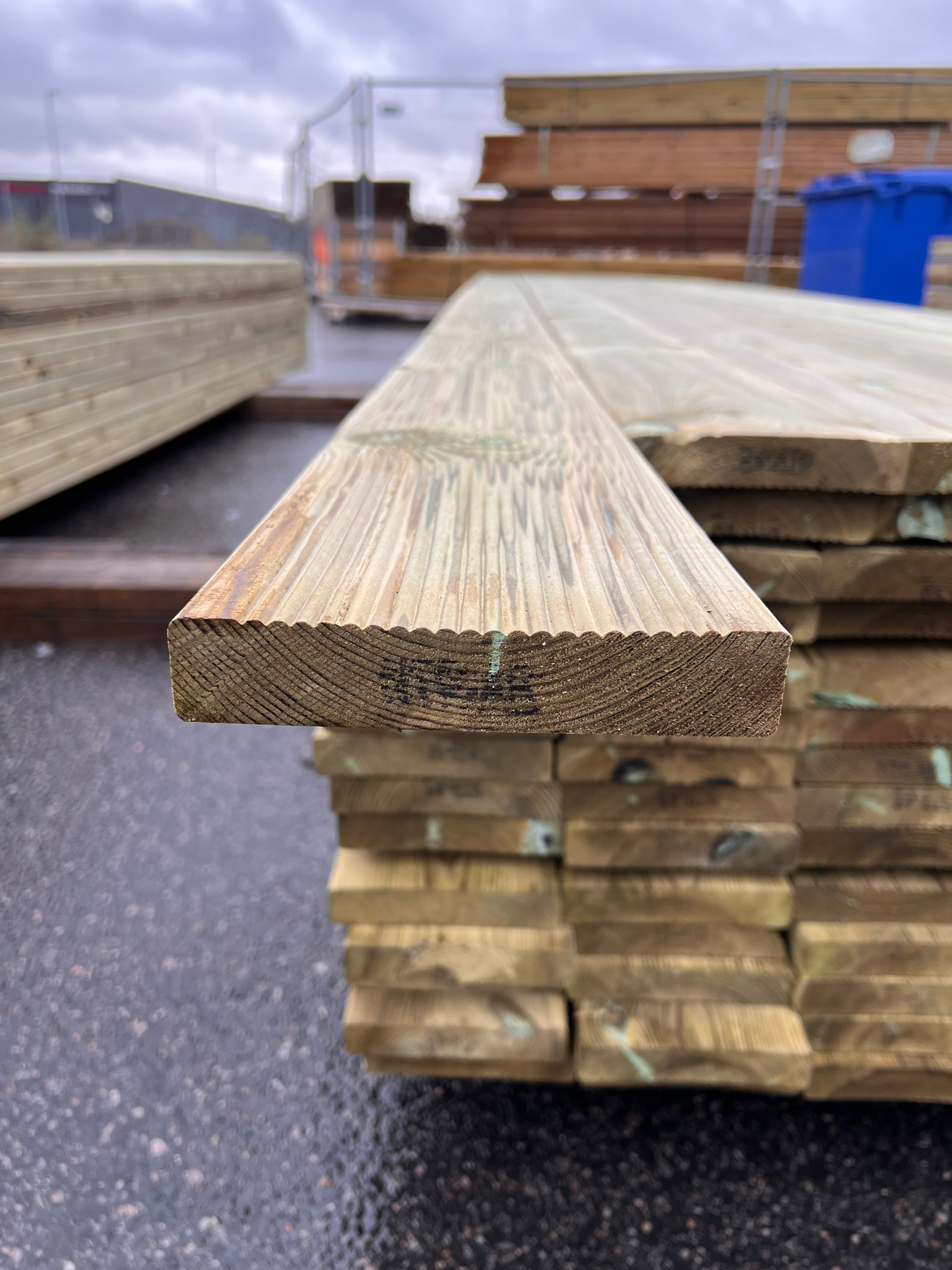 Paket Trall Rillad 28x145mm – 97 st 4.20m Tryckimpregnerad B-sort