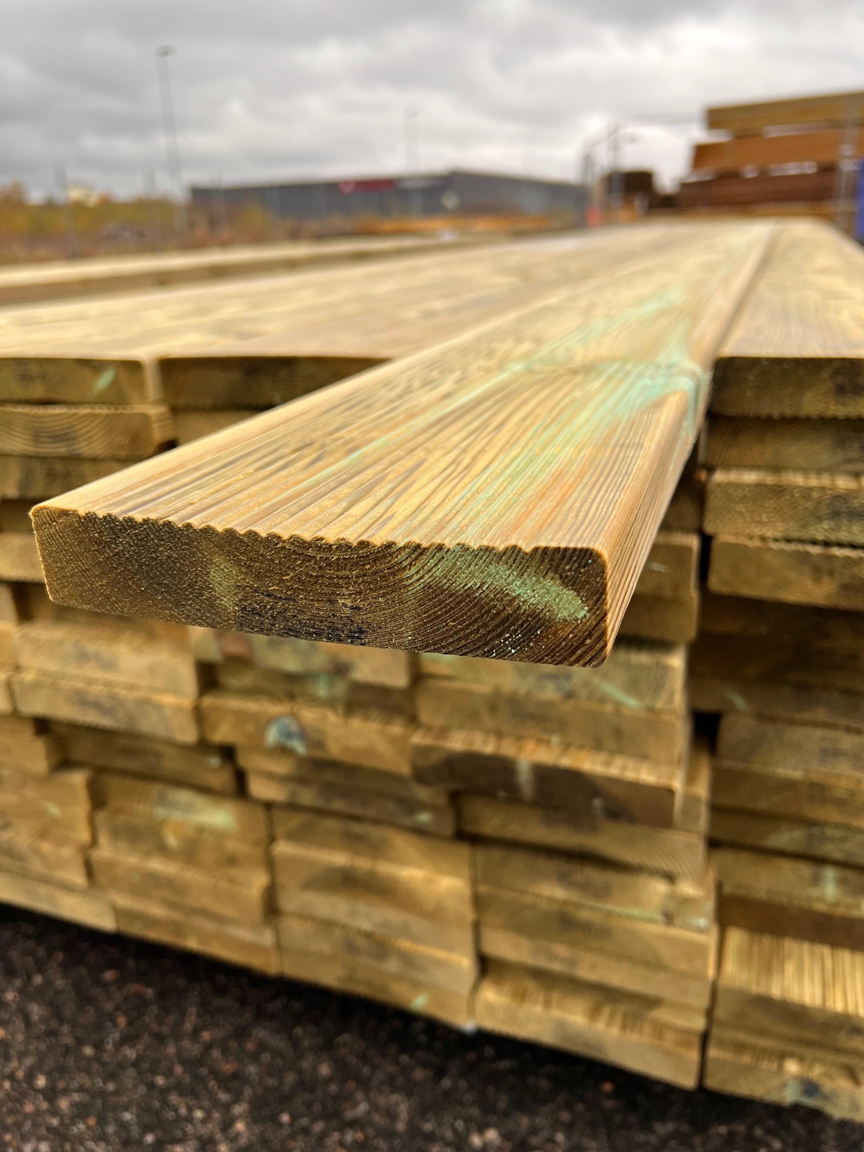 Paket Trall Rillad 28x145mm – 105 st 4.80m Tryckimpregnerad B-sort