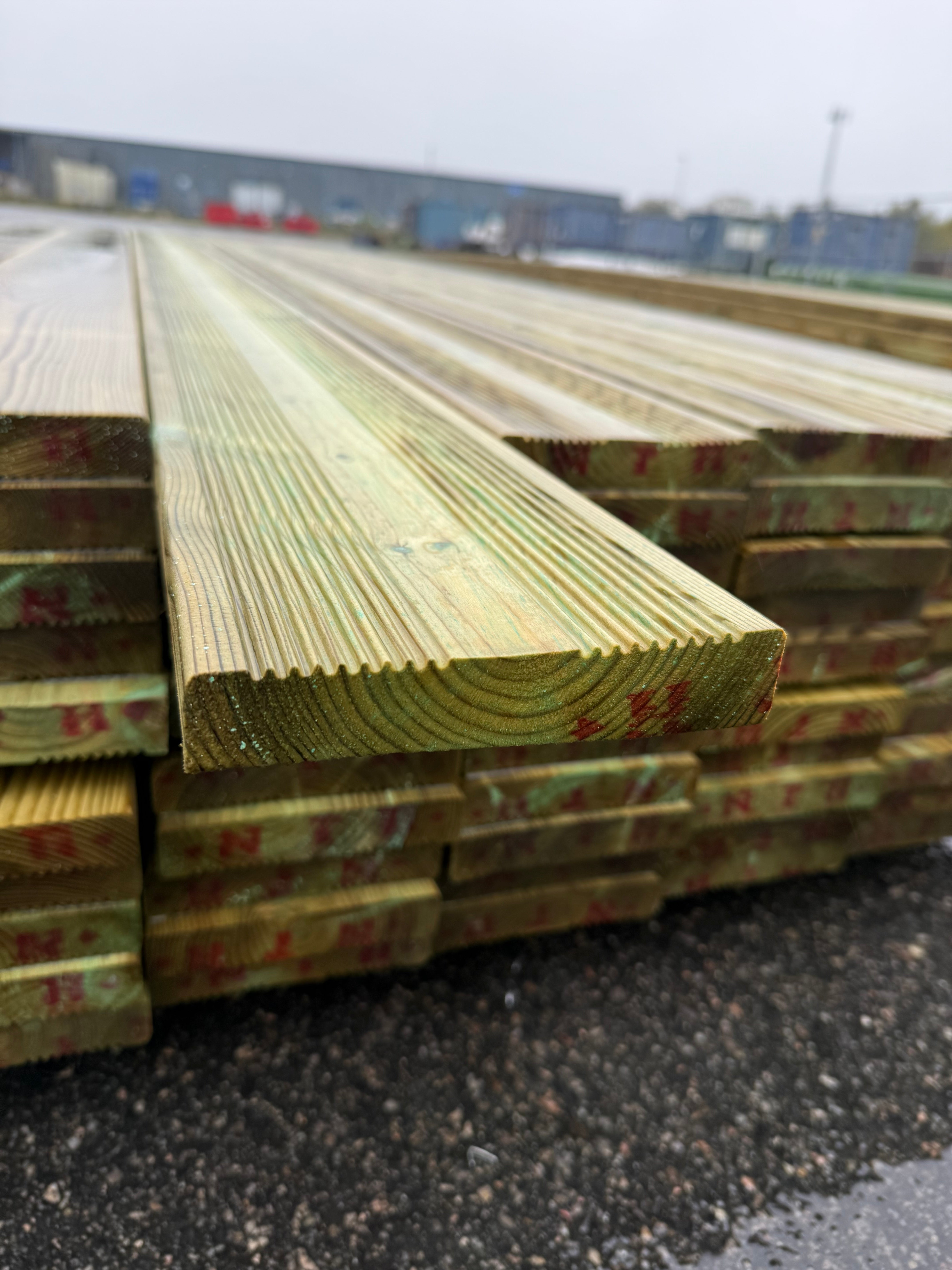 Paket Tryckimpregnerad Rillad Trall 27x145mm 5.40m- 70st (B-Sortering)