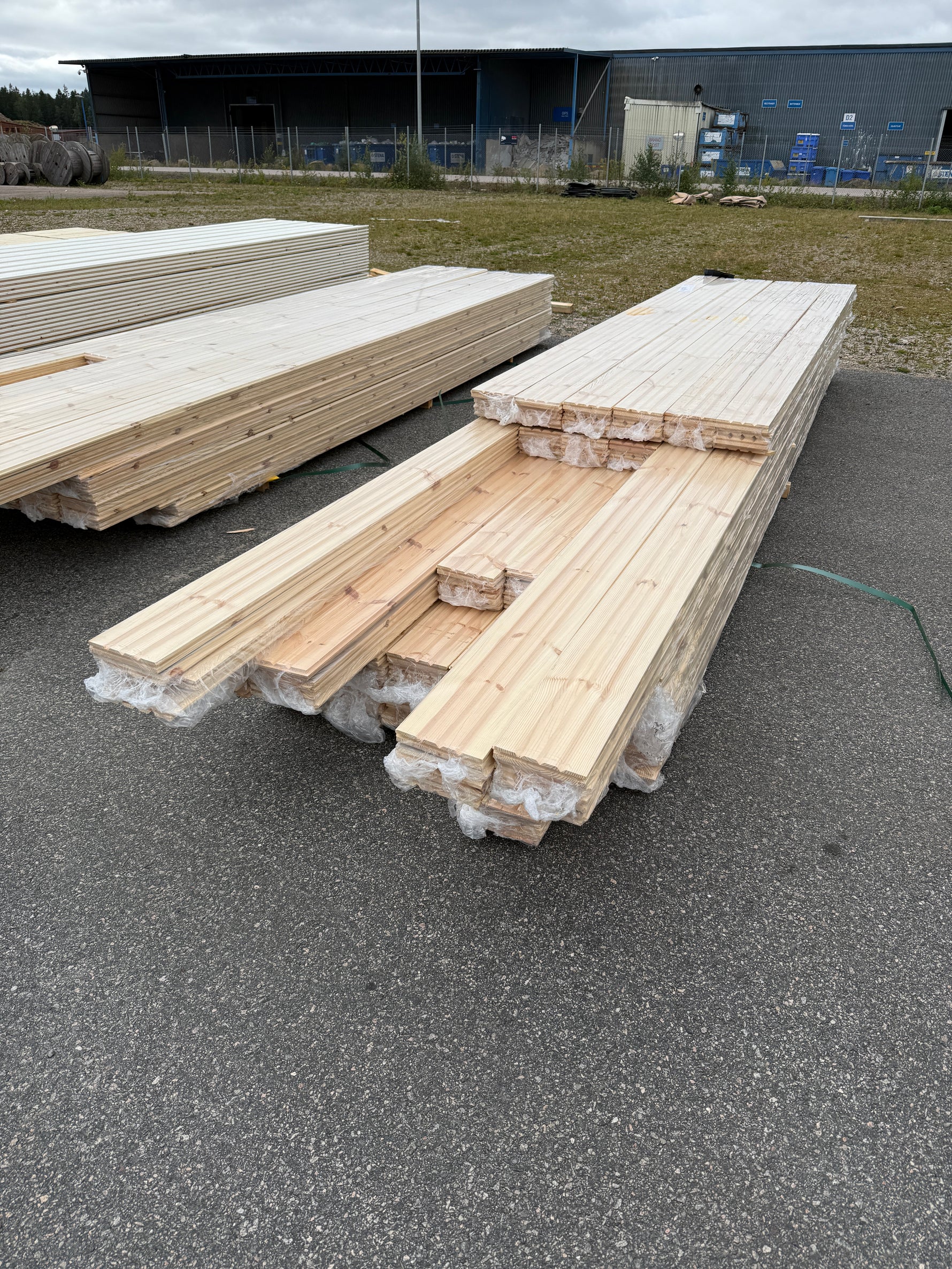 Paket Furugolv Borstad Ljusgrå Ekonomi 25x160 mm – 85,63 m²