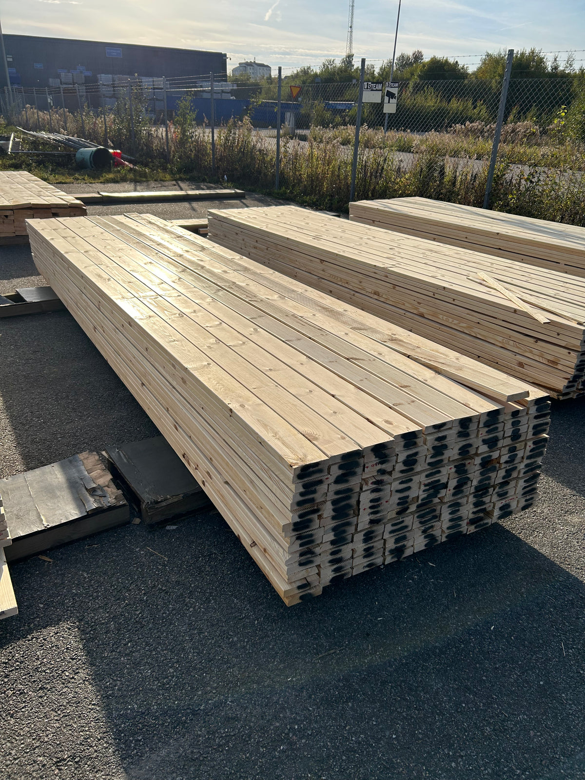 Paket Obehandlad Rillad Furu Trall 28×120 mm (4,50 m) 135 st
