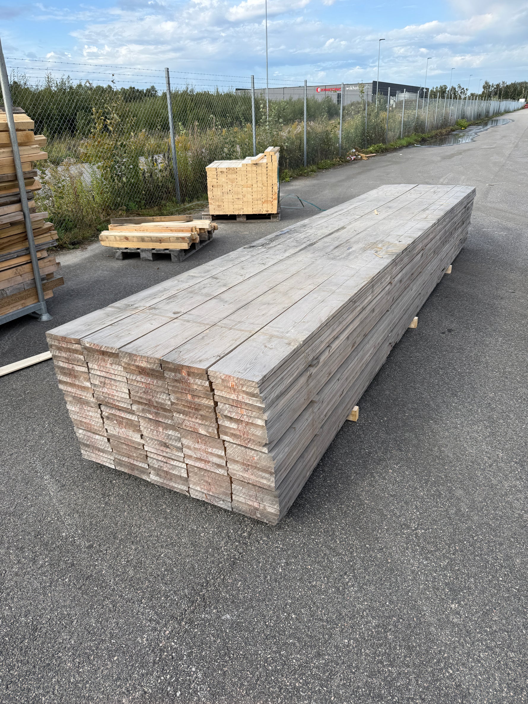 Paket Finsågade Brädor 22x195 mm – 4,80 m 130st (Fuktskadat)