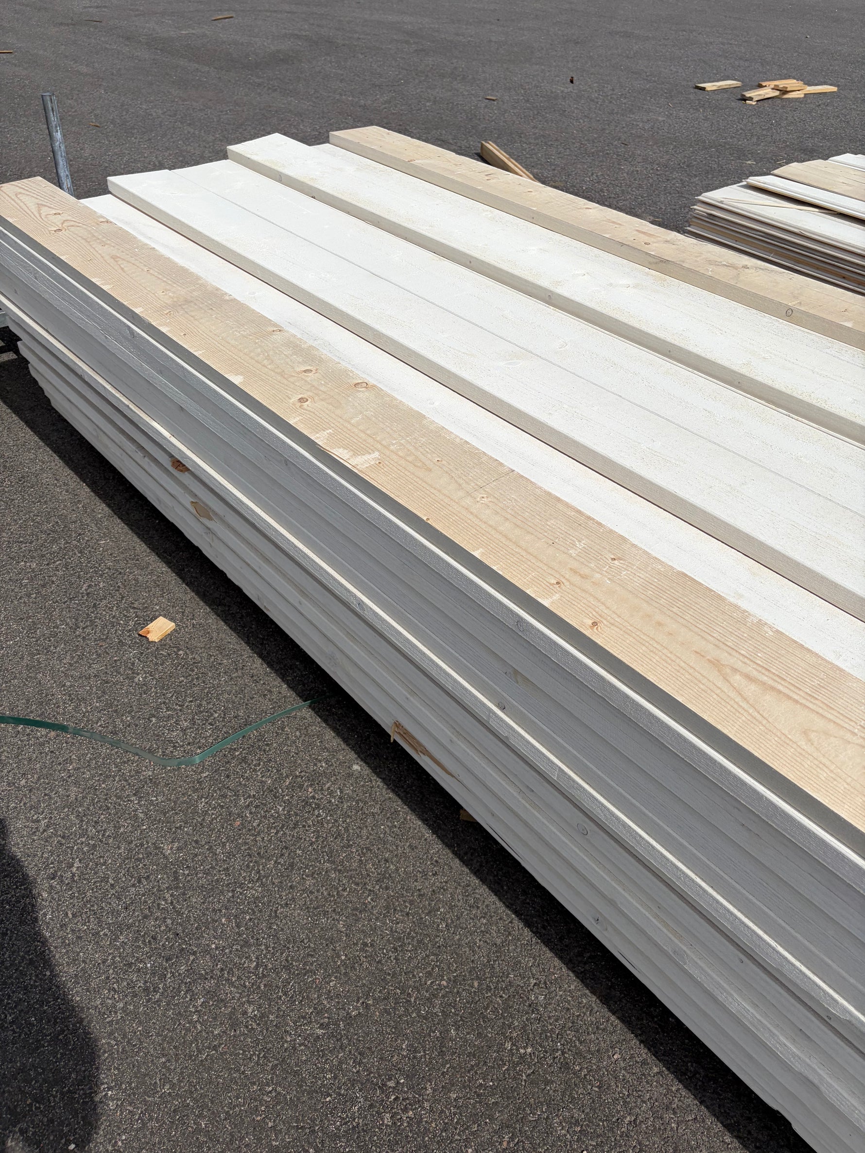 Paket Finsågade Brädor 28x145mm, 114st- 4.20m Grundmålad