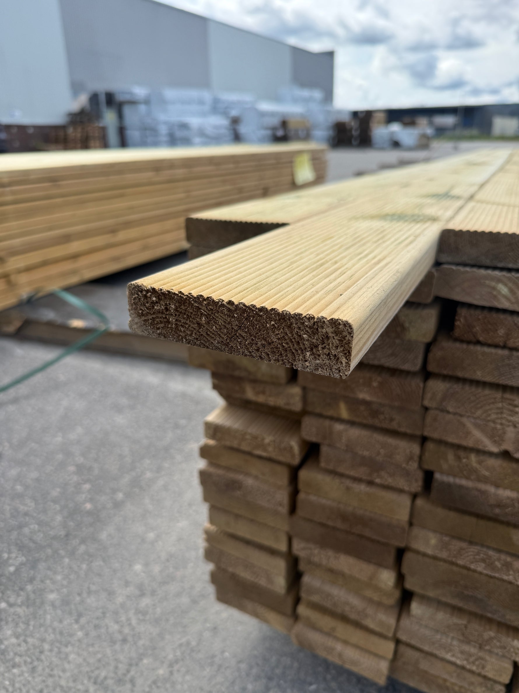 Paket Tryckimpregnerad Rillad Trall 28x120mm, 144st 4.20m- Väderbitet