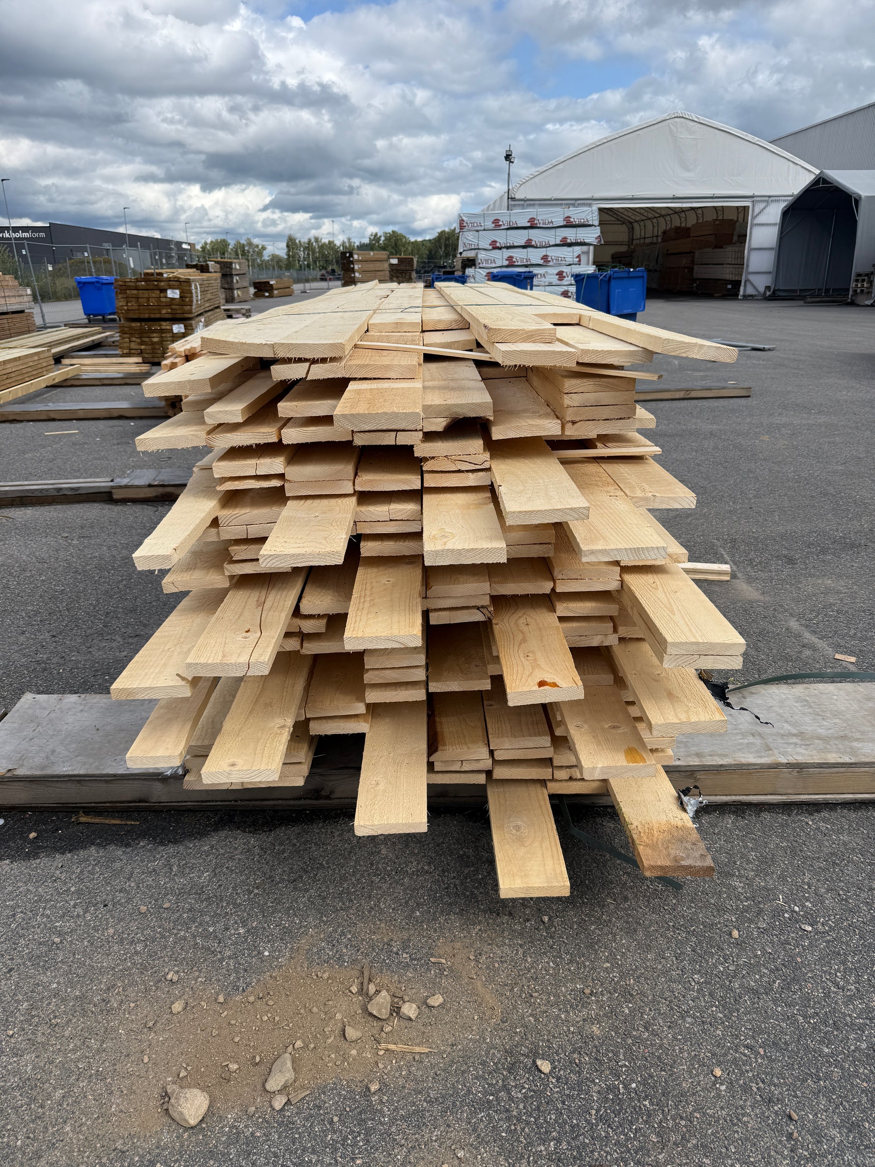 Paket Råsågade Brädor 22×125 mm – 326 st (3,30-3,90m)