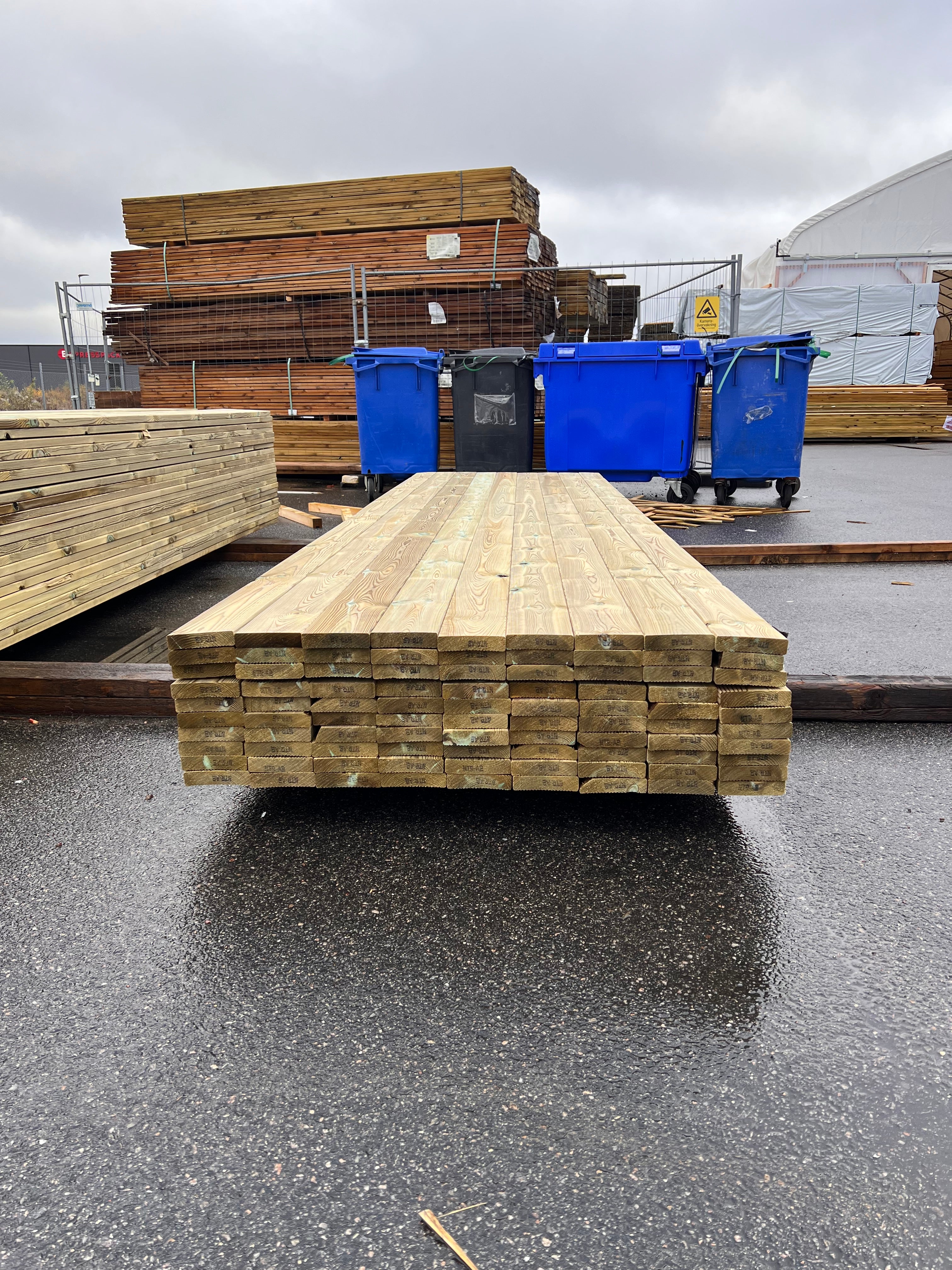 Rillad Trall Tryckimpregnerad 28x120mm – (4,20 m, Furu, B-sortering)