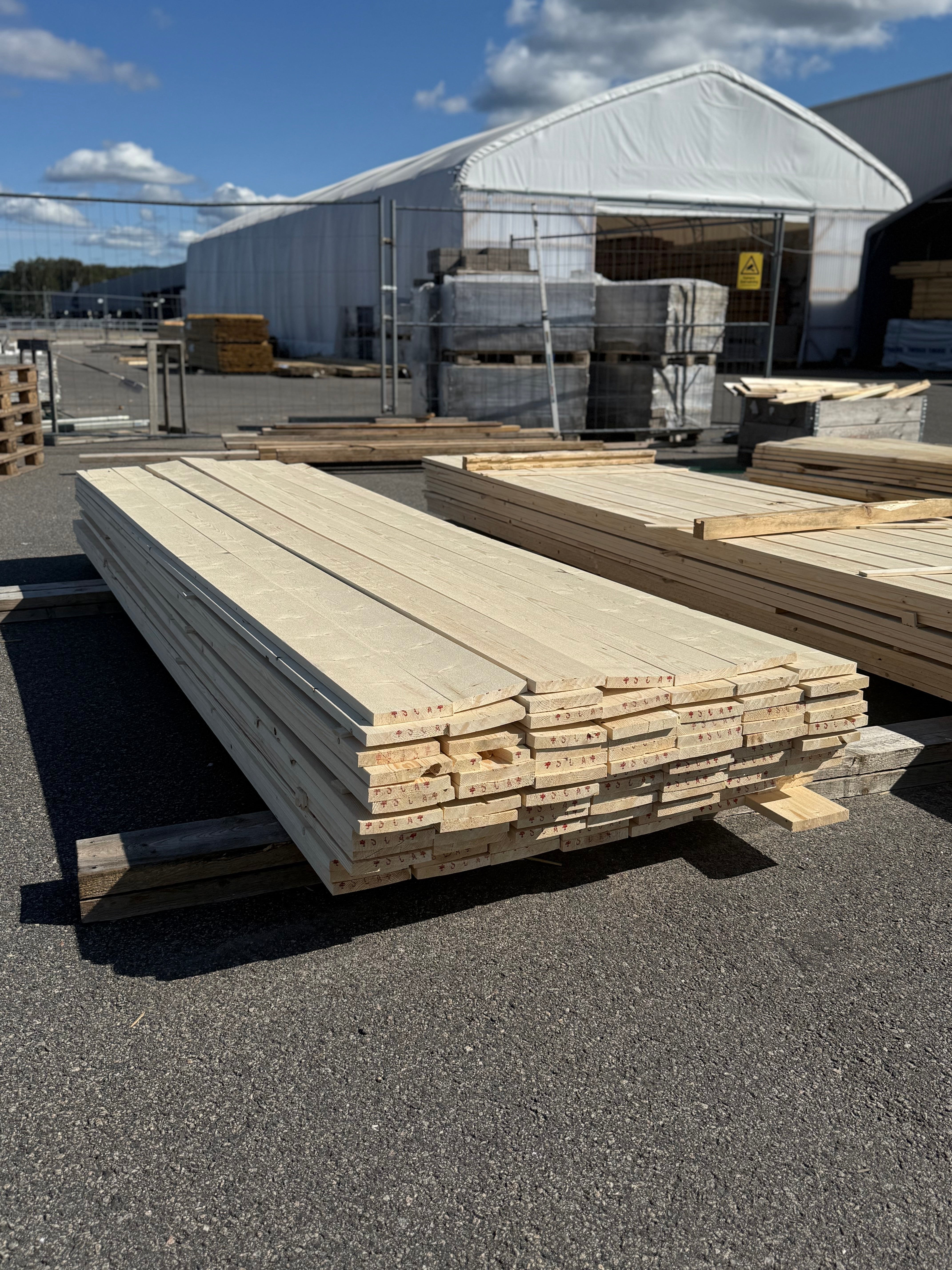 Paket Finsågad Panel 22x145mm 98st 3.60m – Andra sortering