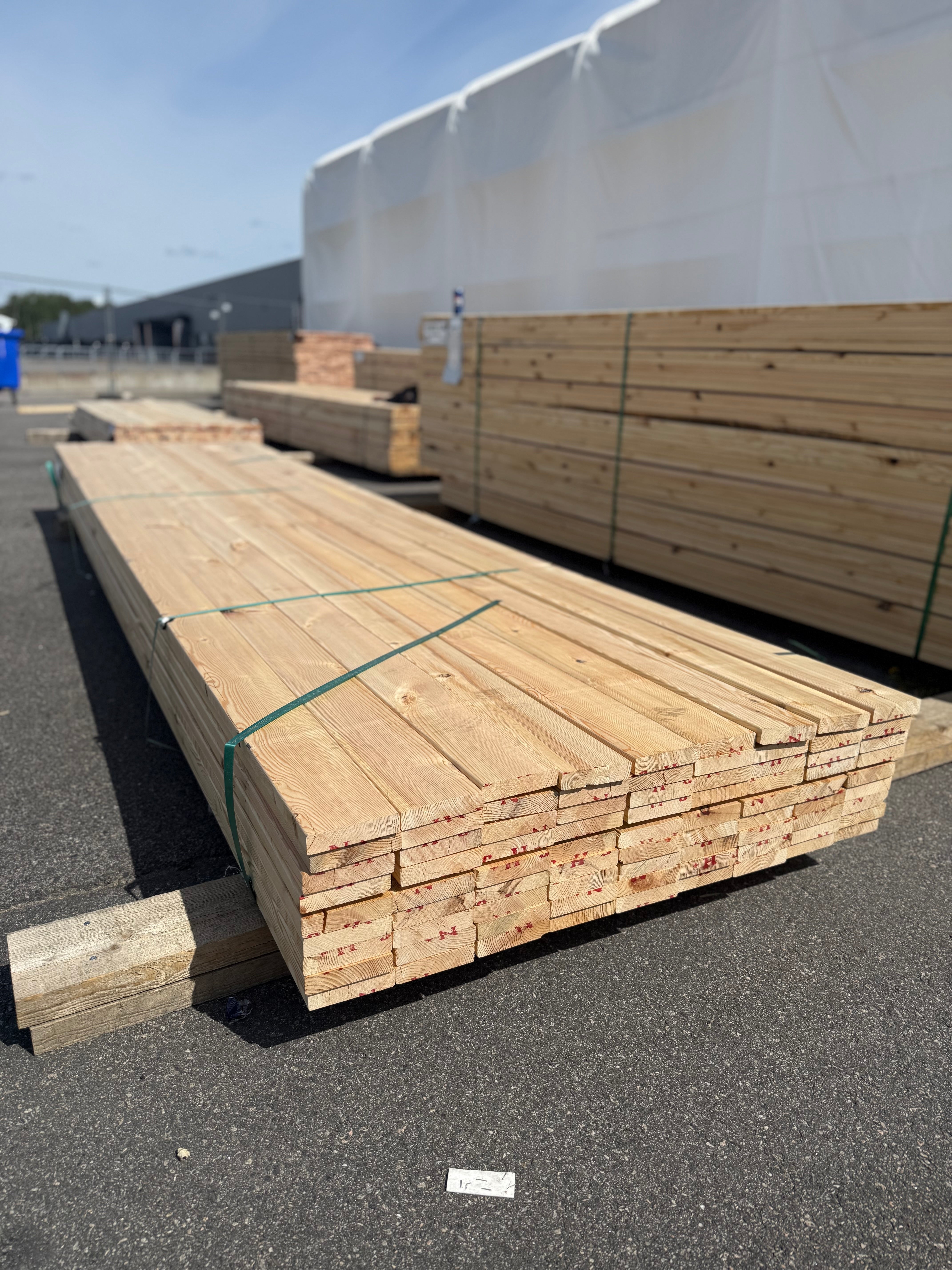 Hyvlad 28x120mm – Obehandlad Furu (Andrasortering)