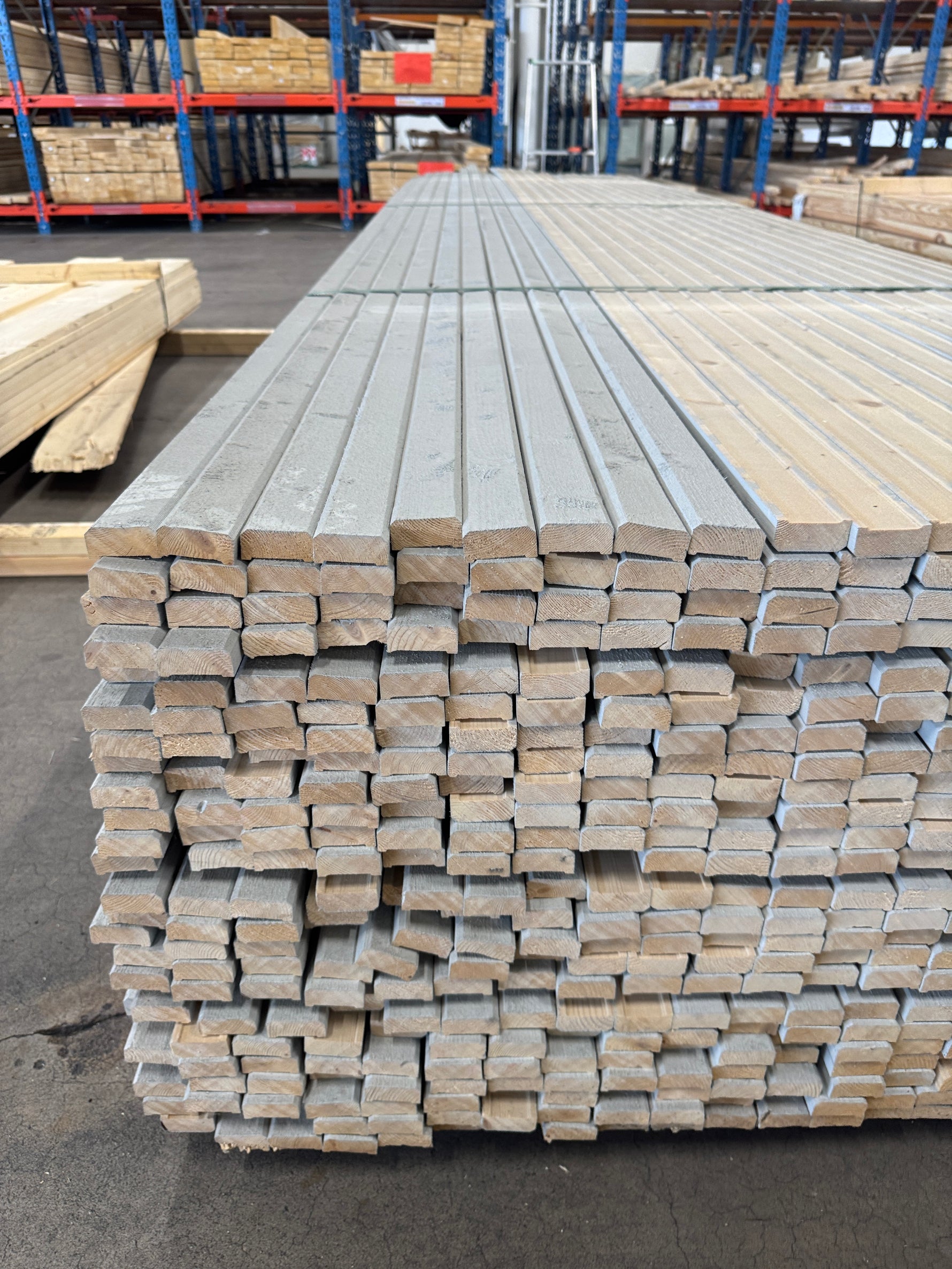 Paket Finsågad Fasadläkt 22x45mm 4,80m – 576 st Grå