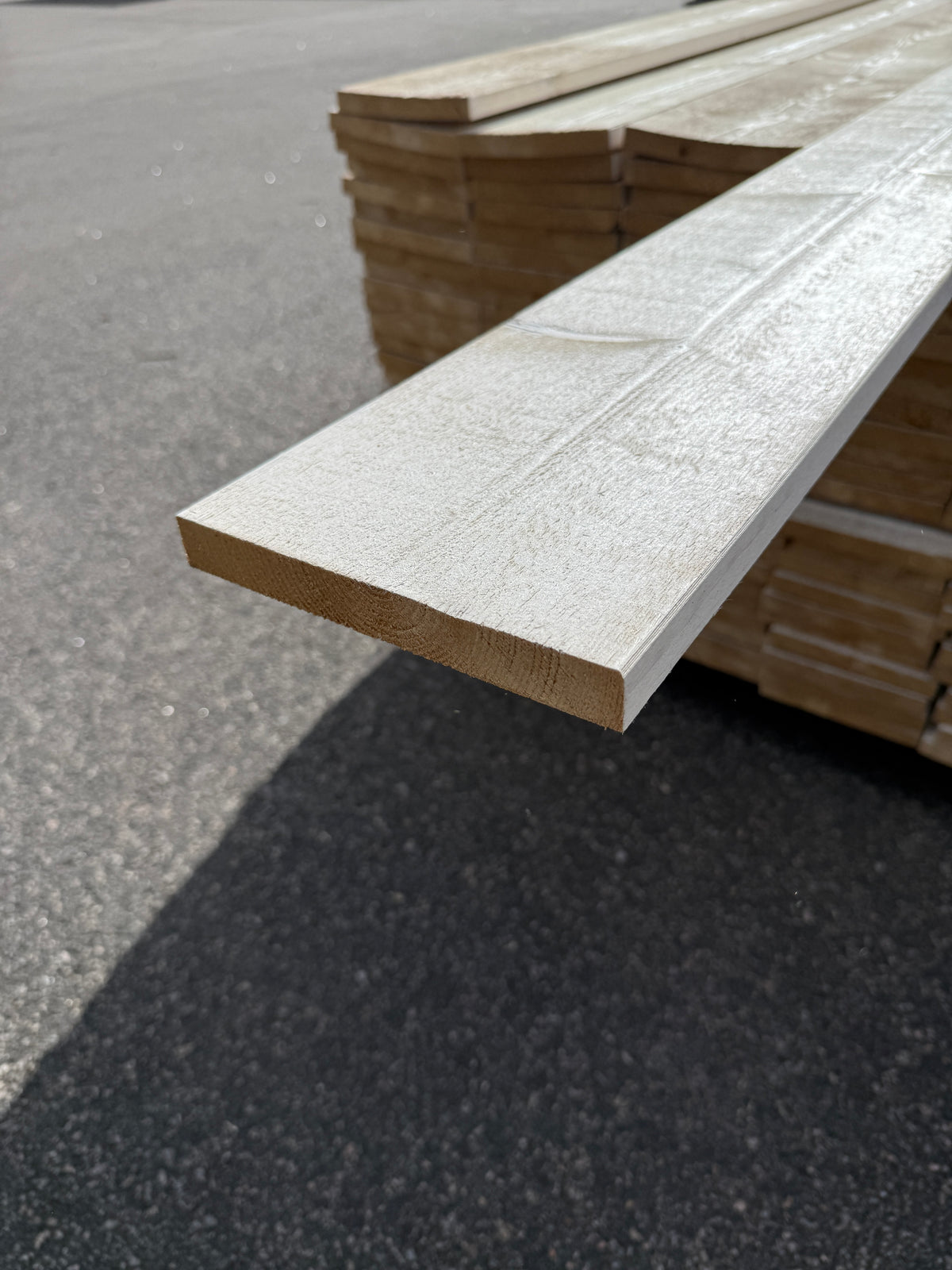 Paket Finsågade Brädor 22x170mm, 146st 5,40m Grundmålade