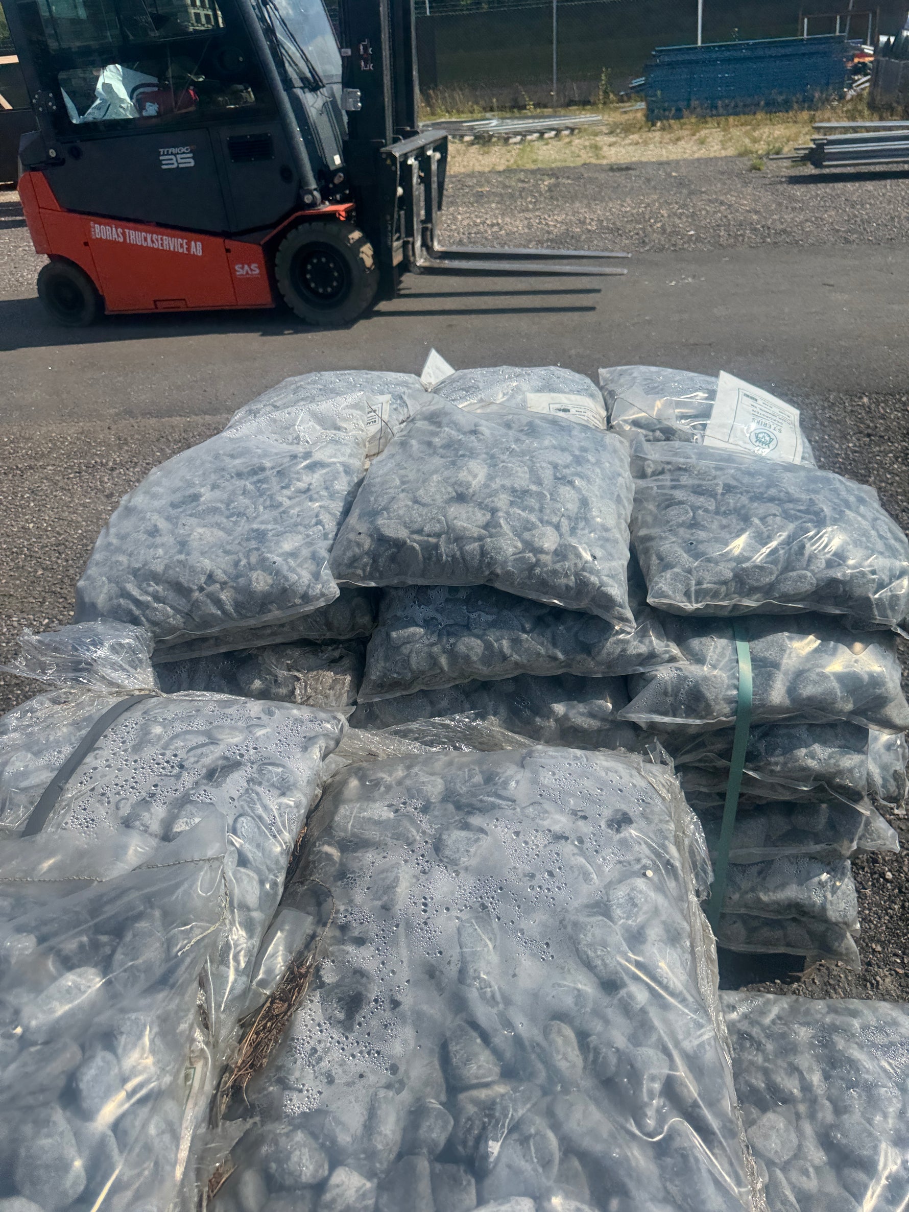 2 Pall Dekorsten Svart Granit 20–40mm 85 Säckar