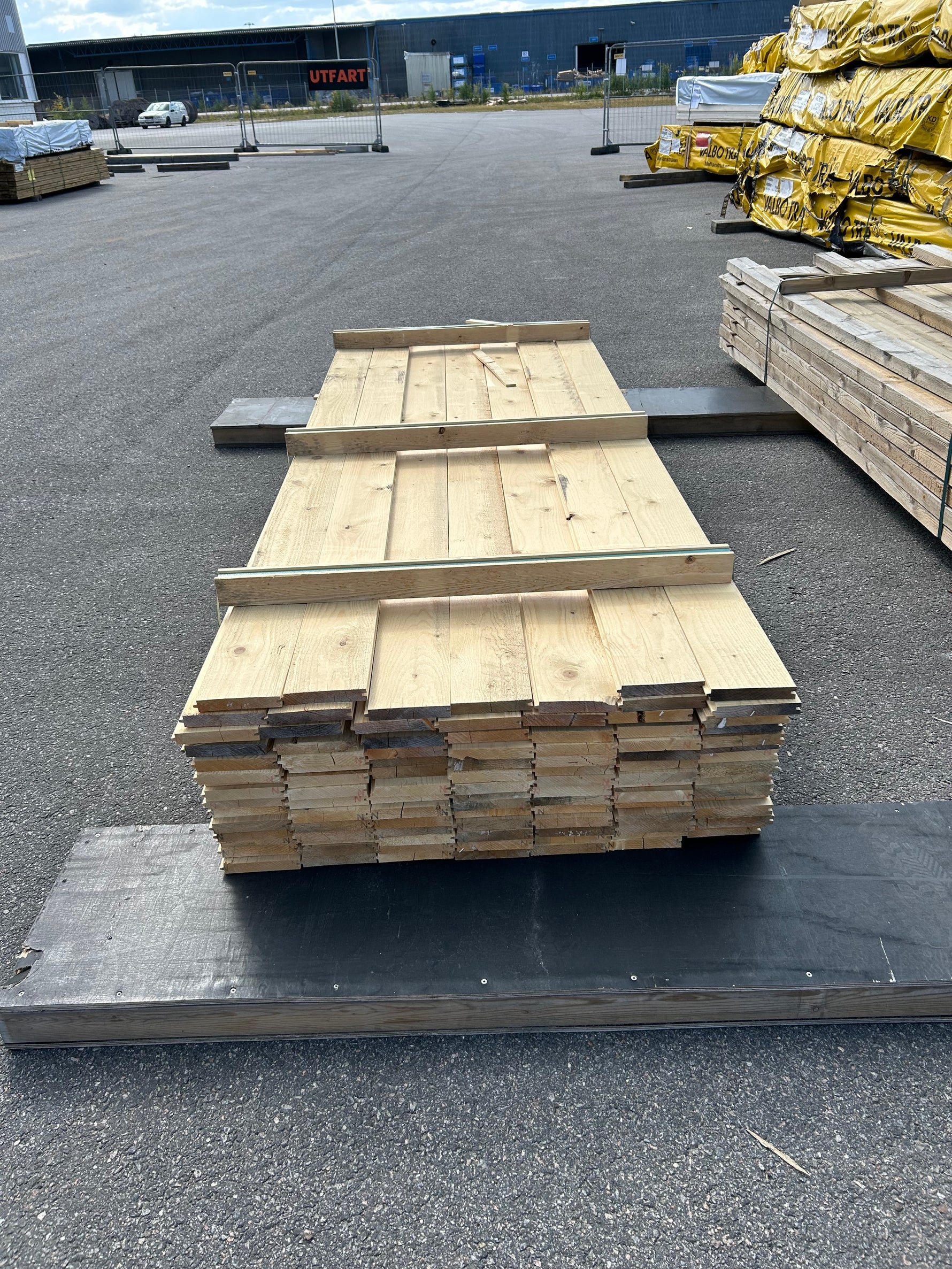 Parti Luckämne 23x145mm 2,70m 102st Gran