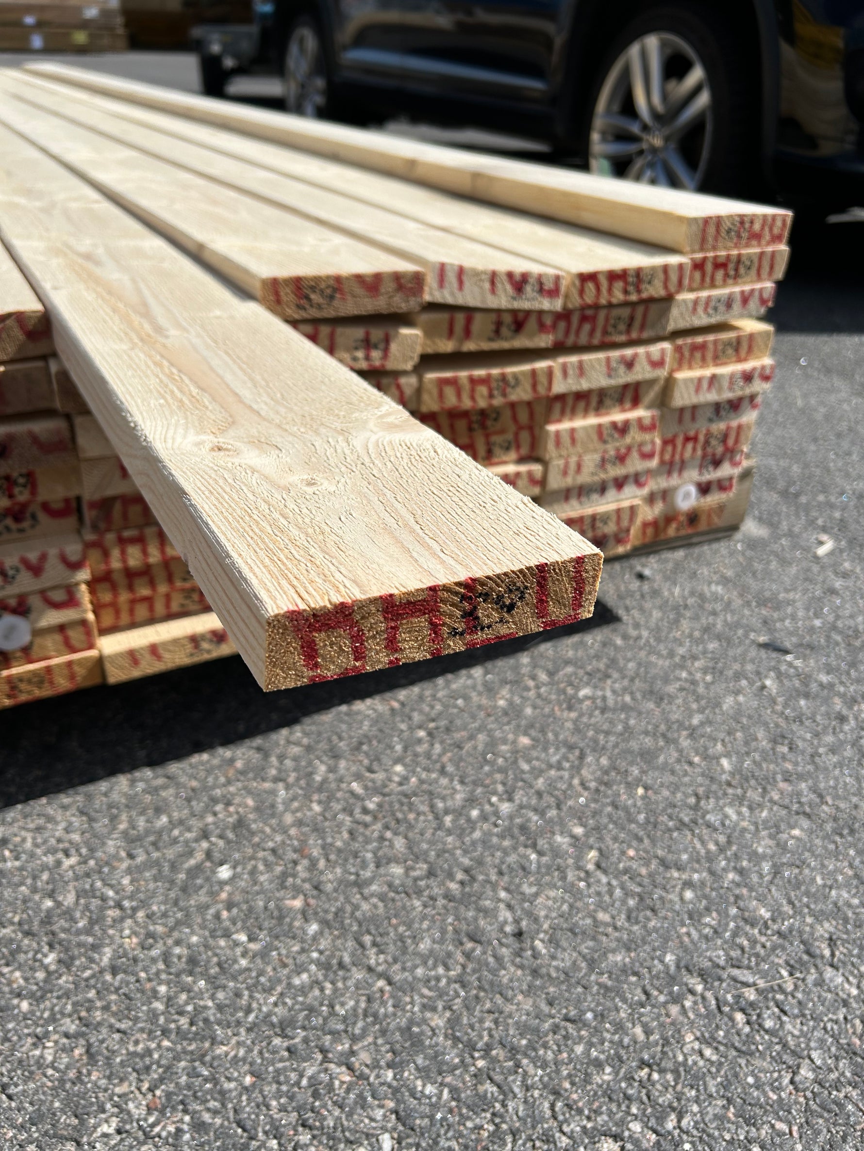 Paket Finsågade Brädor 28x120mm 3,90m 83st Obehandlade