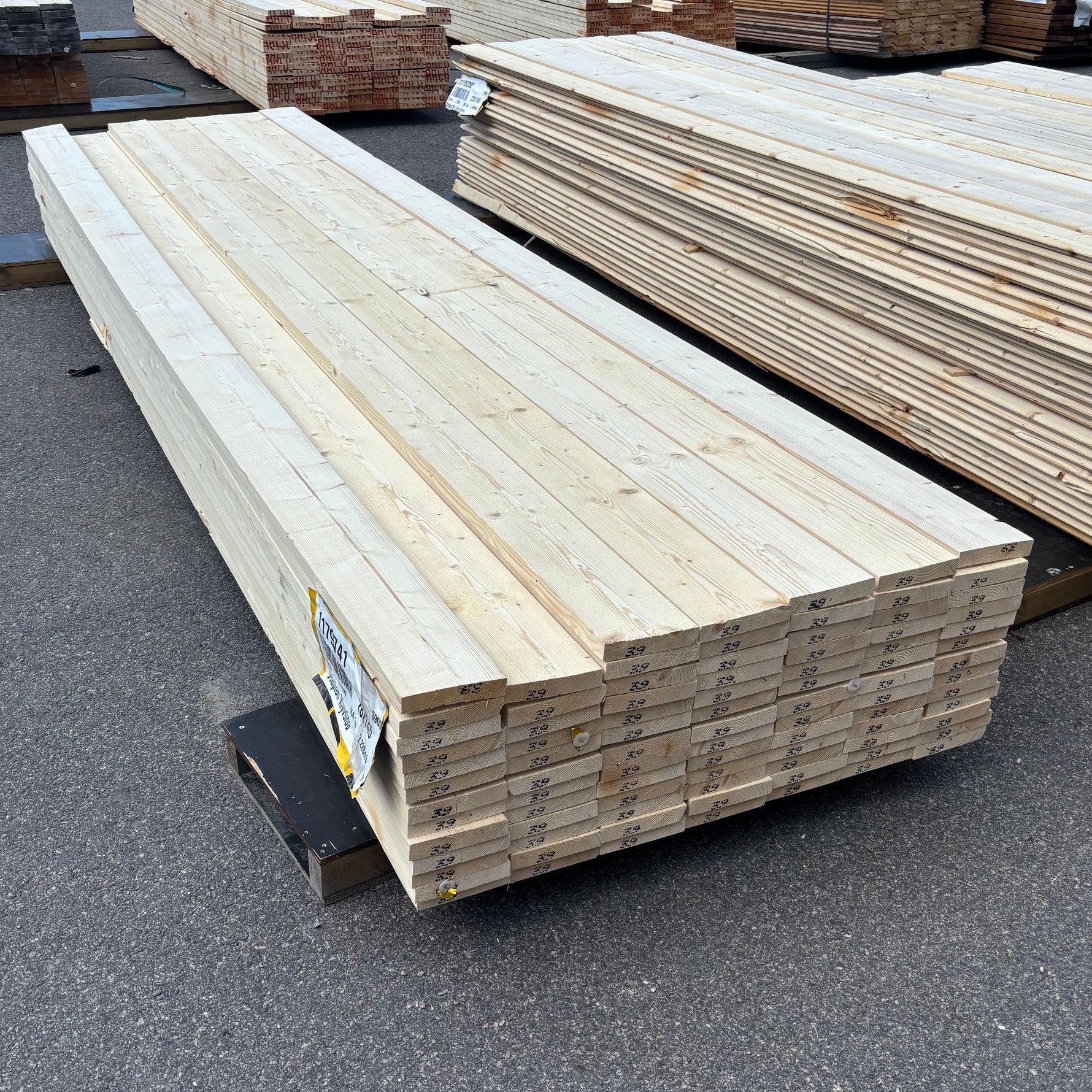 Paket Finsågade Brädor 28x145mm, 3,90m 90st