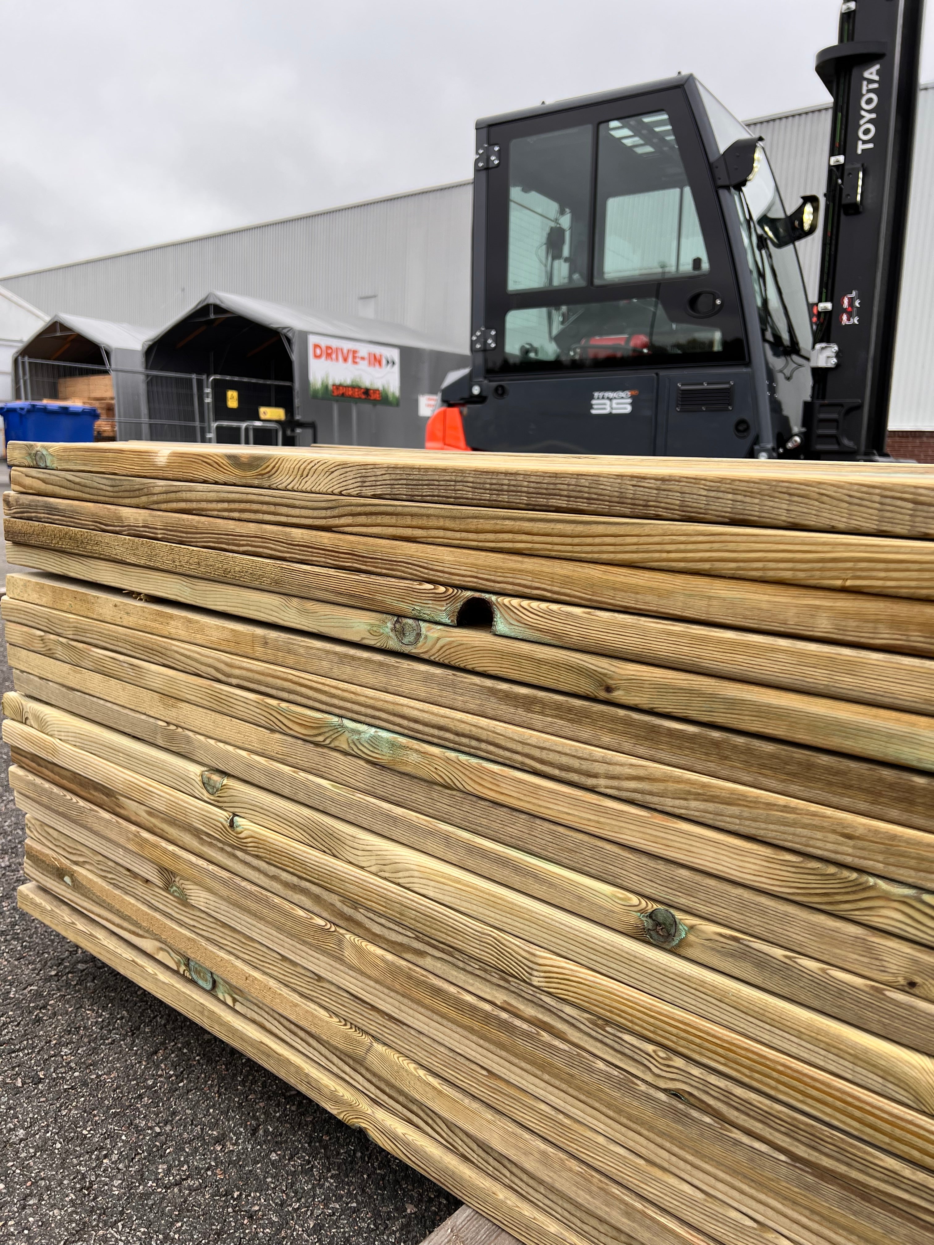 Paket Tryckimpregnerad trall 27x145 Rillad 131 st 3.60m (B-Sortering)