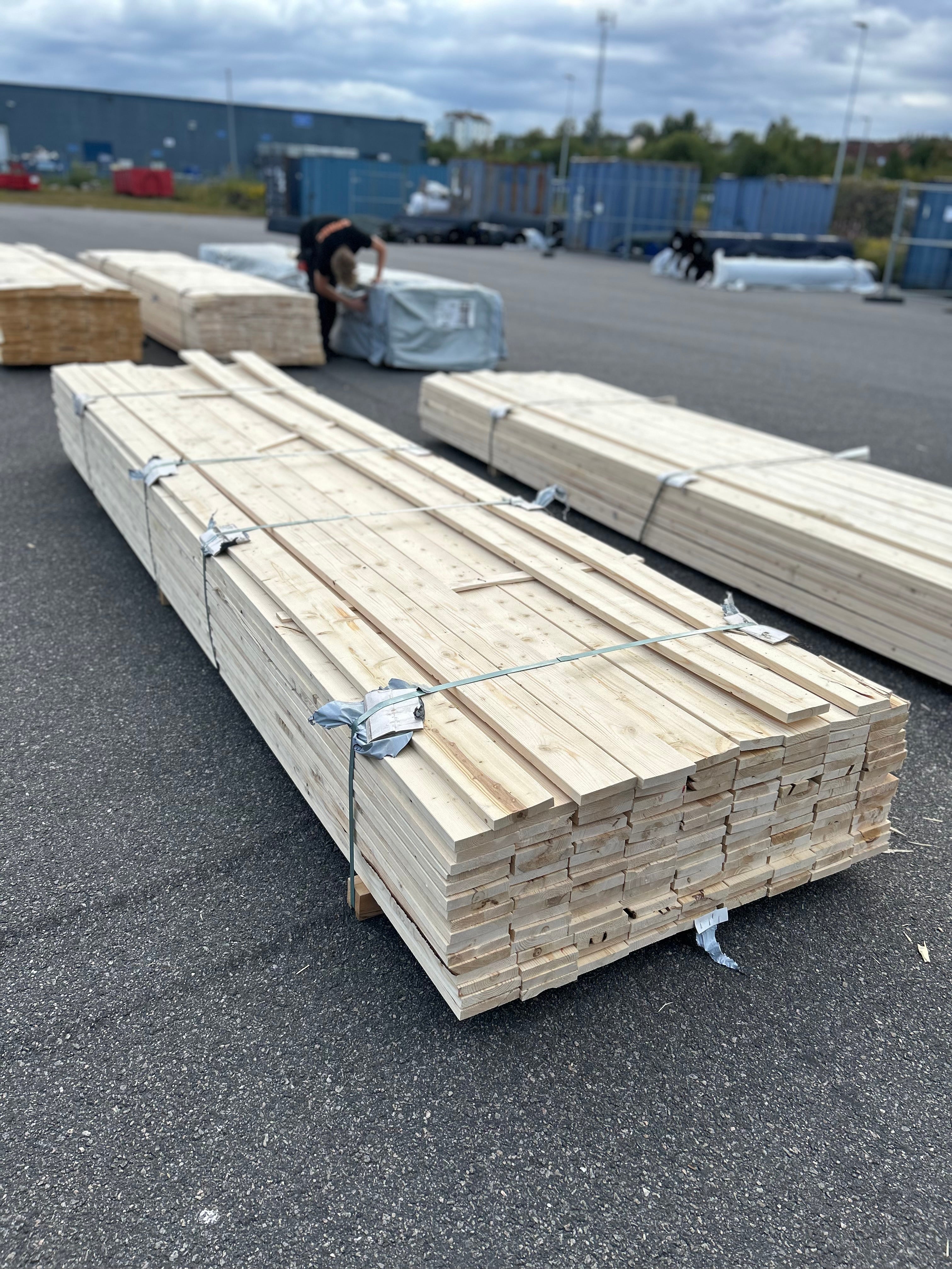 Paket Finsågad Panel 22x120mm 149st 4.20m – Andra sortering
