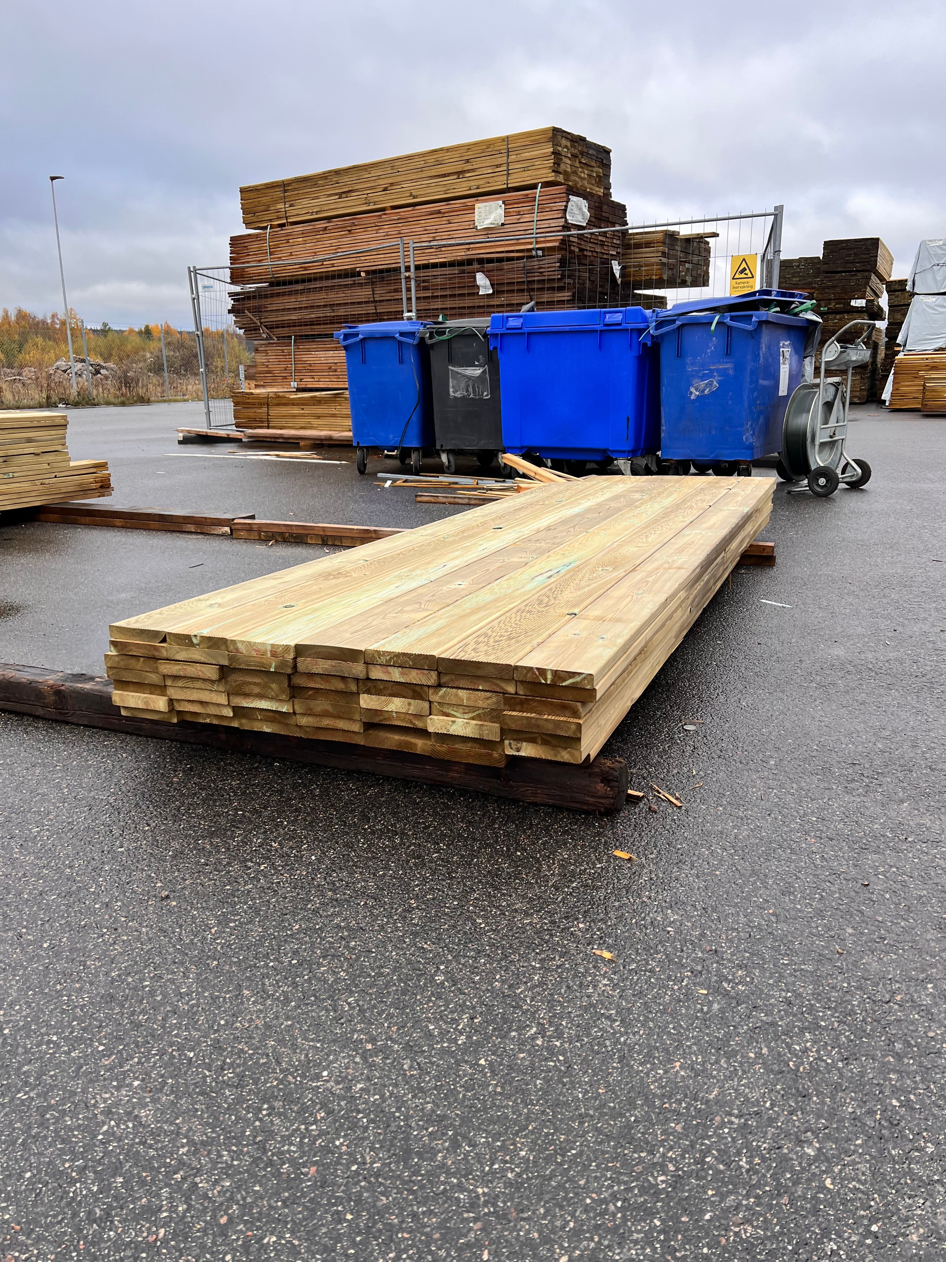 Paket Rillad Trall Tryckimpregnerad 28x145mm – 49 st (3,3 m, Furu, B-sortering)